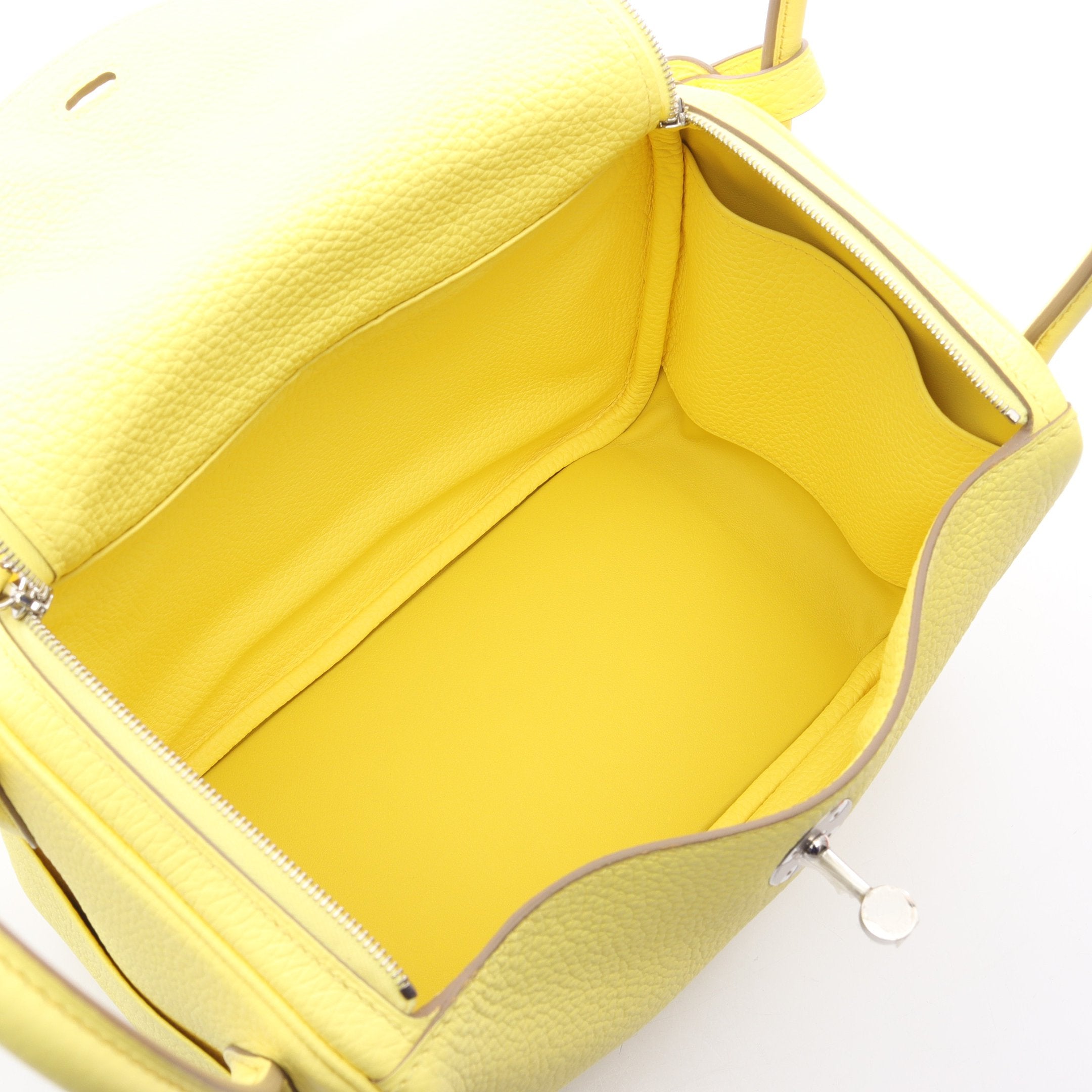 エルメス HERMES リンディ26 ショルダーバッグ バッグ レザー トリヨンクレマンス トリヨンクレマンス リモンチェッロ B刻印（2023年製造） レディース イエロー系 【中古】 HERMES エルメス ショルダーバッグ リンディ26 ブルーグラシエ