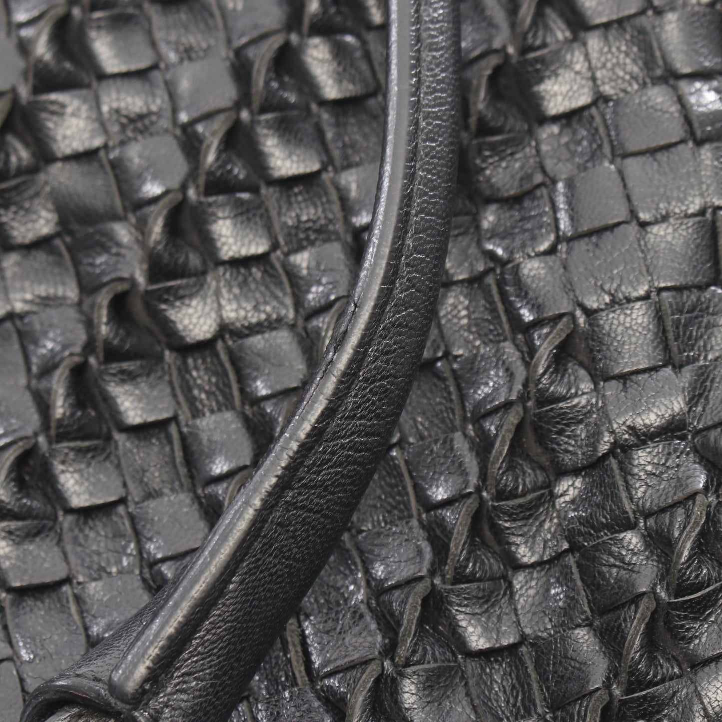 イントレチャート ハンドバッグ レザー ブラック ボッテガヴェネタ バッグ BOTTEGA VENETA