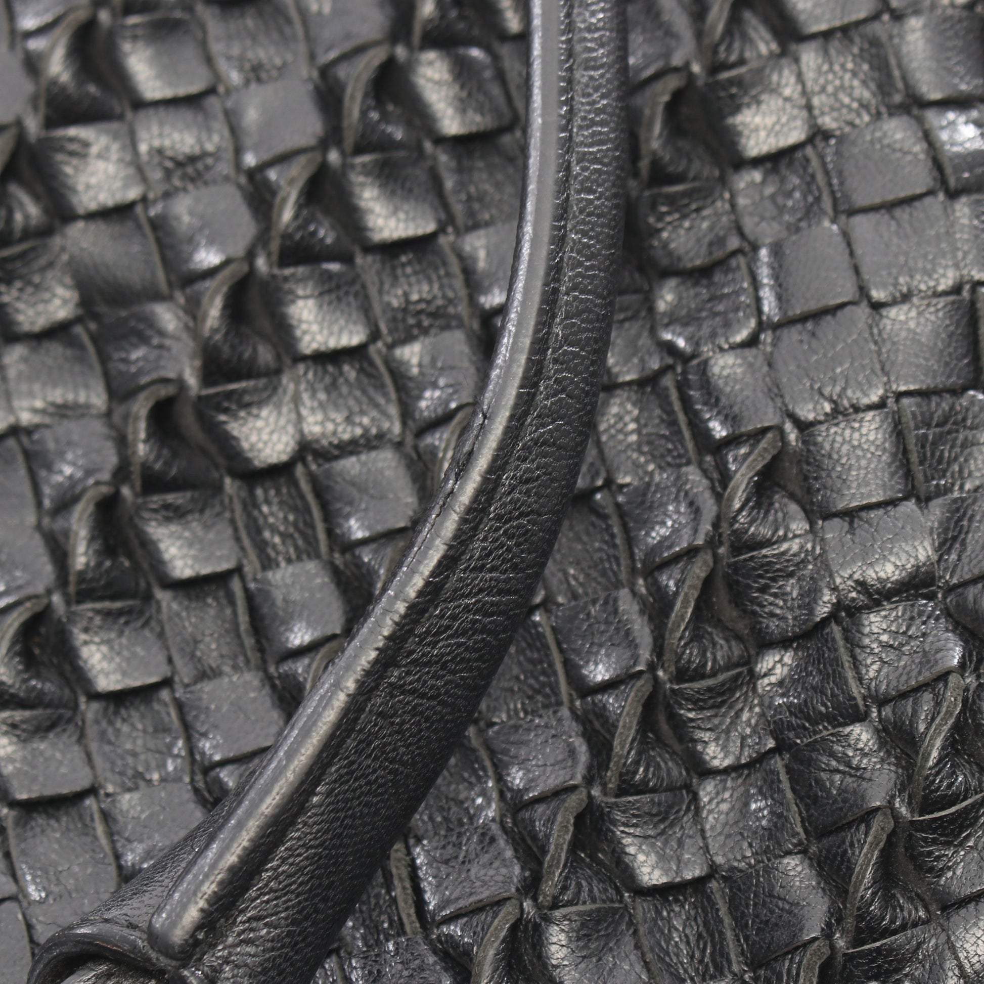 イントレチャート ハンドバッグ レザー ブラック ボッテガヴェネタ バッグ BOTTEGA VENETA