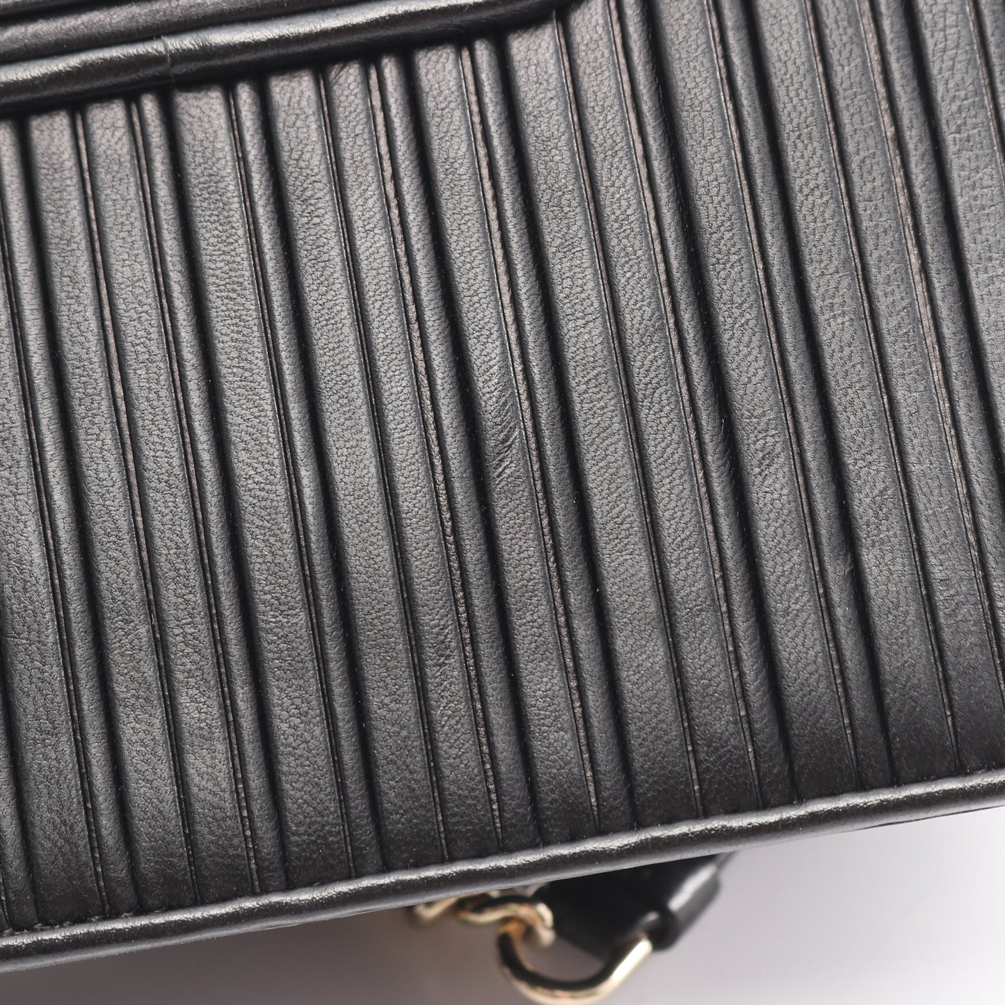 トレヴィヴィエ チェーンショルダーバッグ レザー ブラック ロジェヴィヴィエ バッグ Roger Vivier