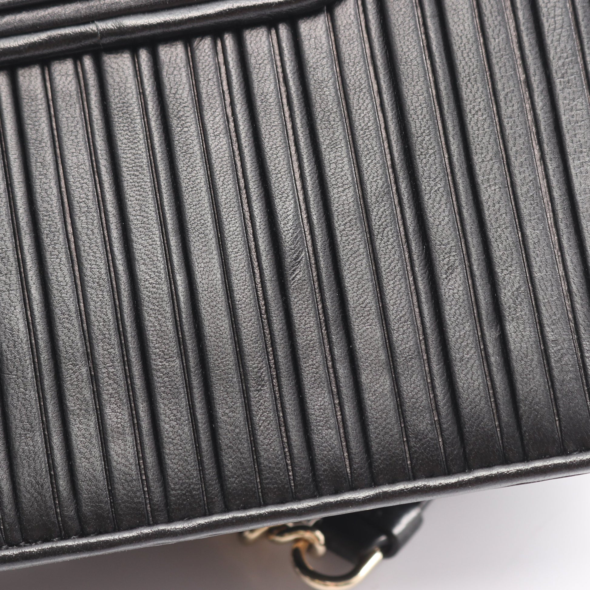 トレヴィヴィエ チェーンショルダーバッグ レザー ブラック ロジェヴィヴィエ バッグ Roger Vivier