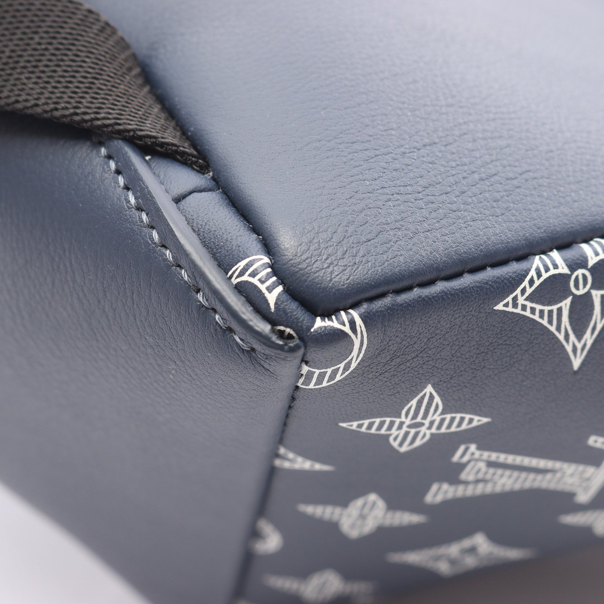 ディスカバリー モノグラムシャドウ バックパック リュックサック PVC レザー ネイビー ルイヴィトン バッグ LOUIS VUITTON