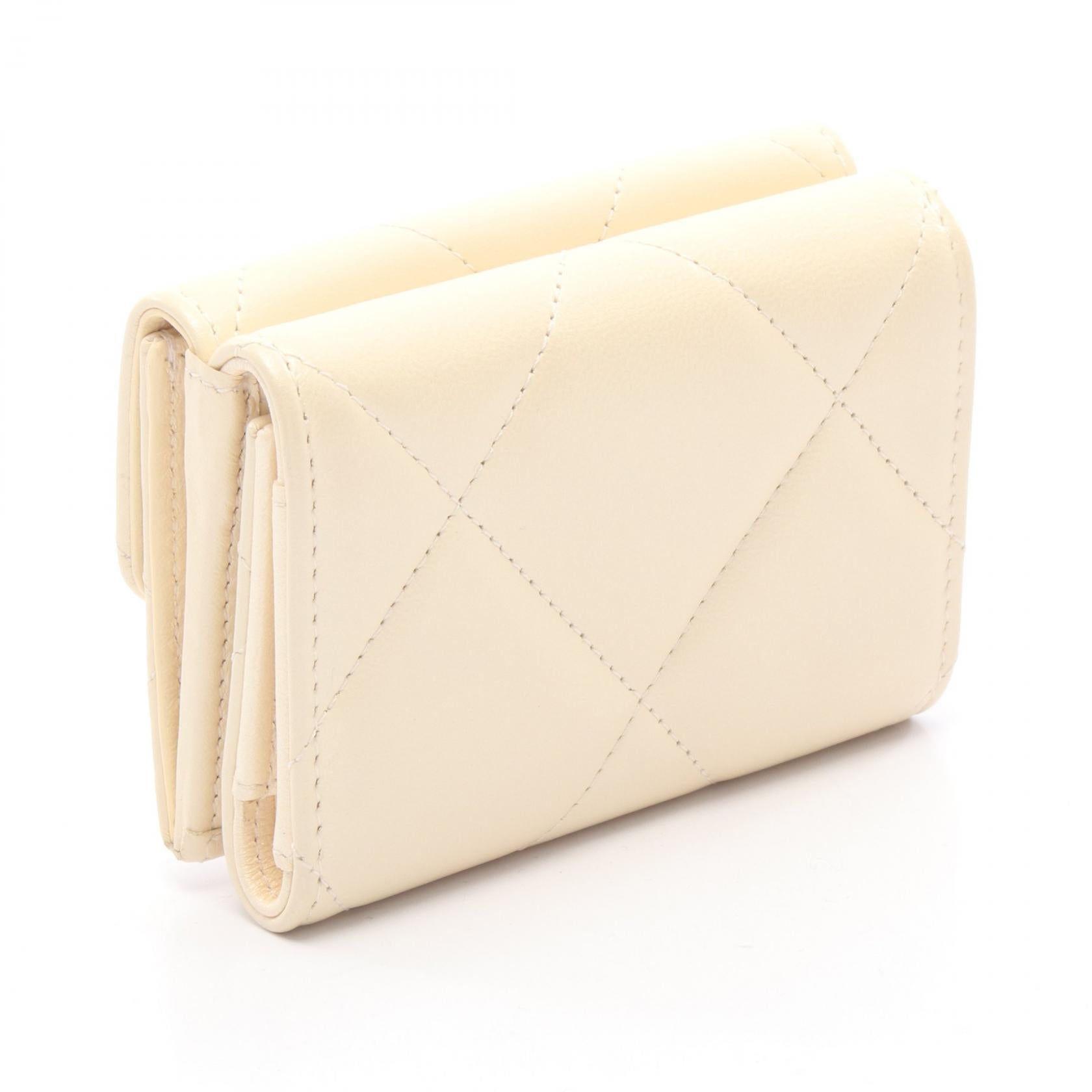 マトラッセ 三つ折り財布 レザー アイボリー ゴールド金具 シャネル