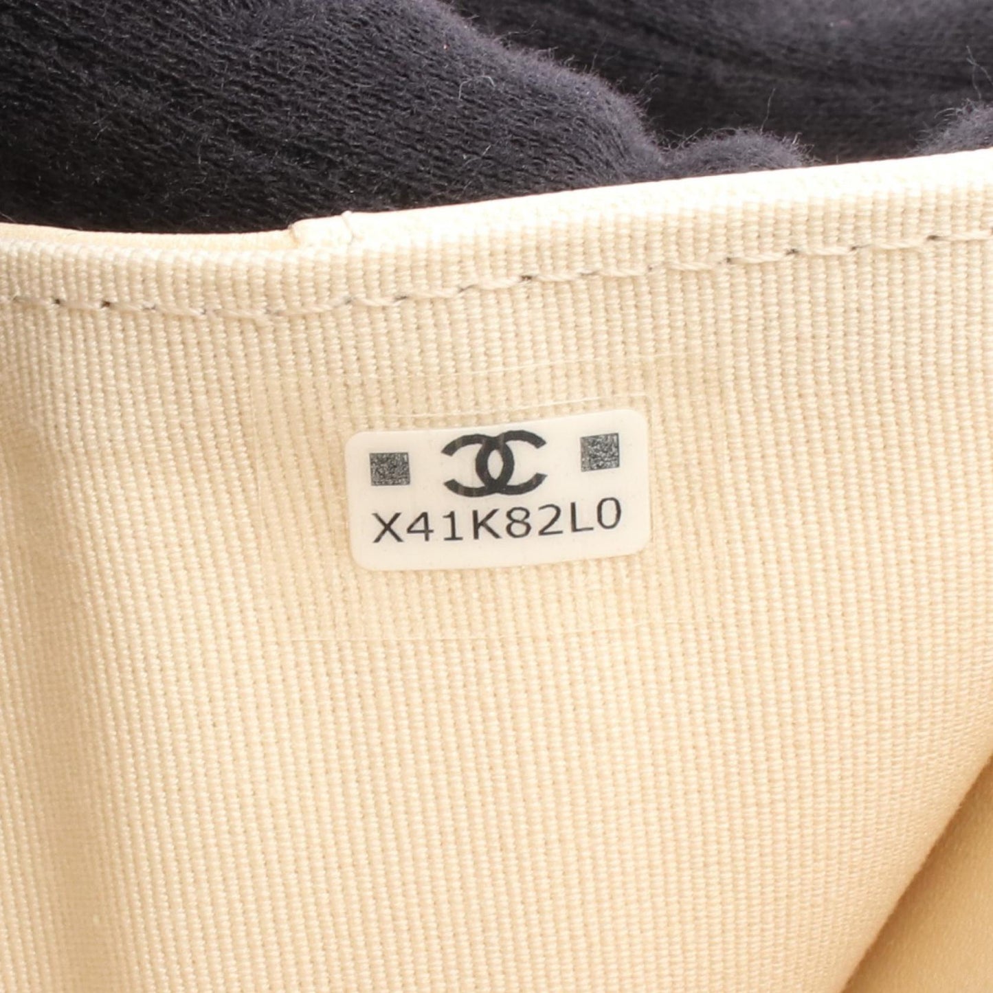 マトラッセ 三つ折り財布 レザー アイボリー ゴールド金具 シャネル 財布・小物 CHANEL