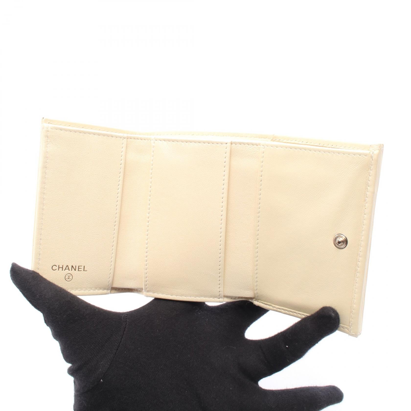 マトラッセ 三つ折り財布 レザー アイボリー ゴールド金具 シャネル