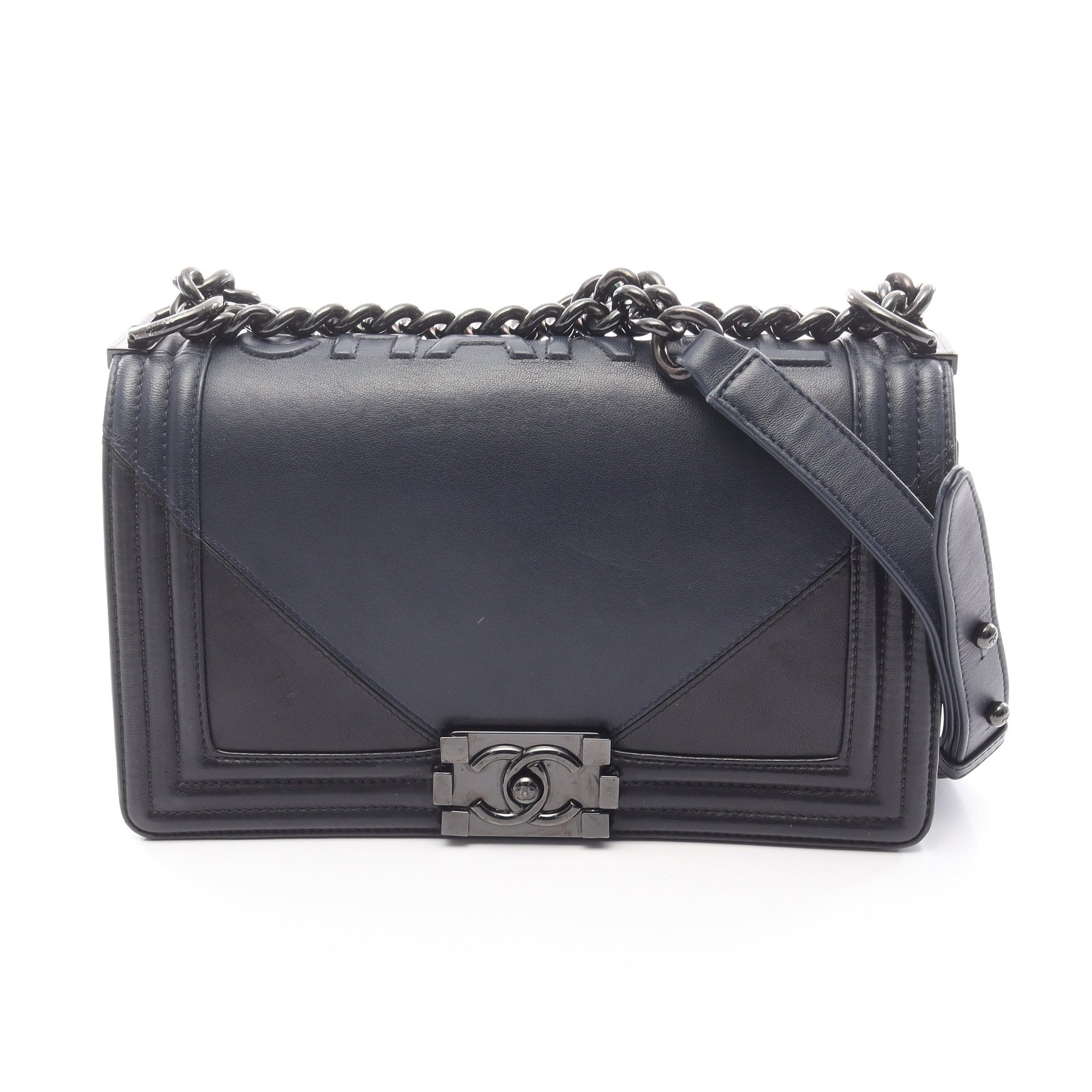ボーイシャネル エンボスロゴ チェーンショルダーバッグ ラムスキン ネイビー ブラック ブラック金具 シャネル バッグ CHANEL
