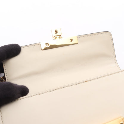 チェーンショルダーバッグ スタッズ フェイクパール 鍵 × 2 クロシェット オフホワイト グッチ バッグ GUCCI