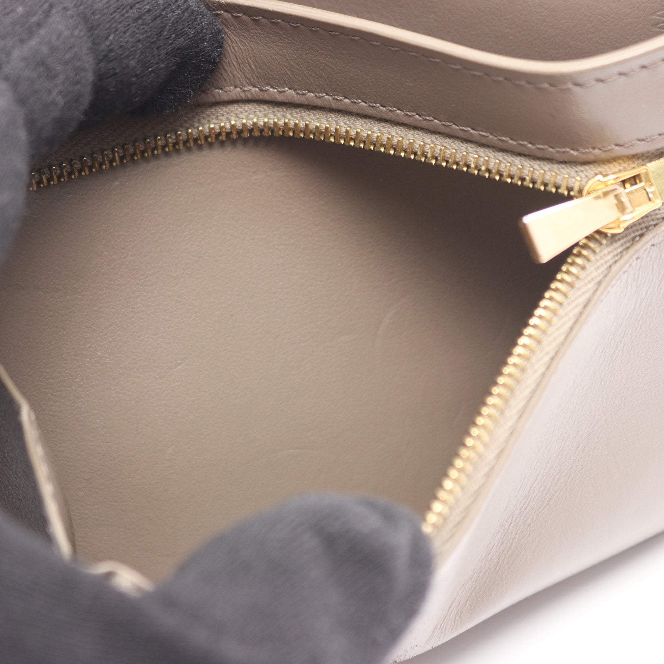 セリーヌ　ミディアムストラップ　ウォレット　二つ折財布　グレー×ブルー CELINE（セリーヌ） 財布 二つ折り財布 ミディアム ストラップ