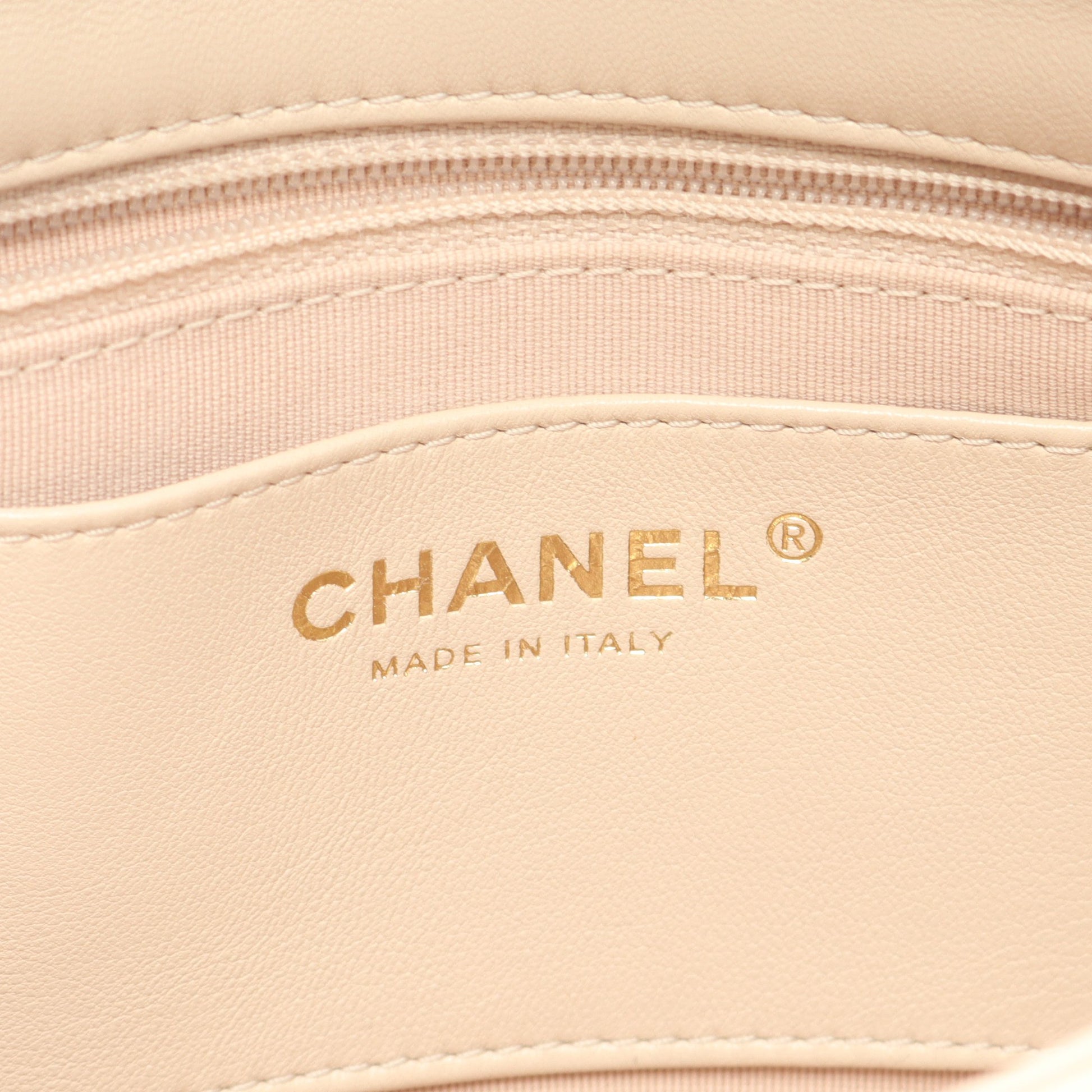 マトラッセ スモールフラップバッグ チェーンショルダーバッグ ラムスキン ライトベージュ ゴールド金具 シャネル バッグ CHANEL