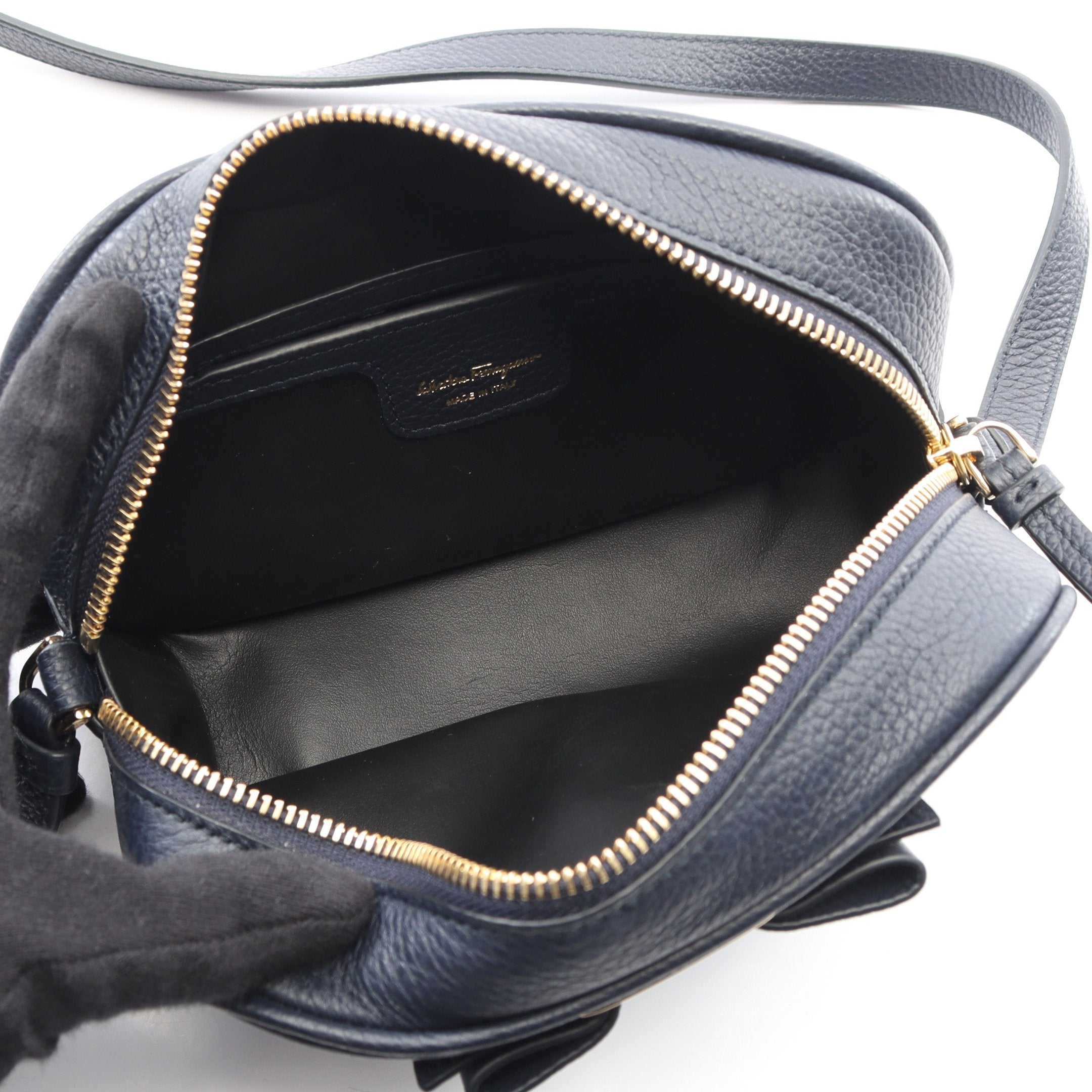 ヴァラリボン ショルダーバッグ レザー ネイビー サルヴァトーレ