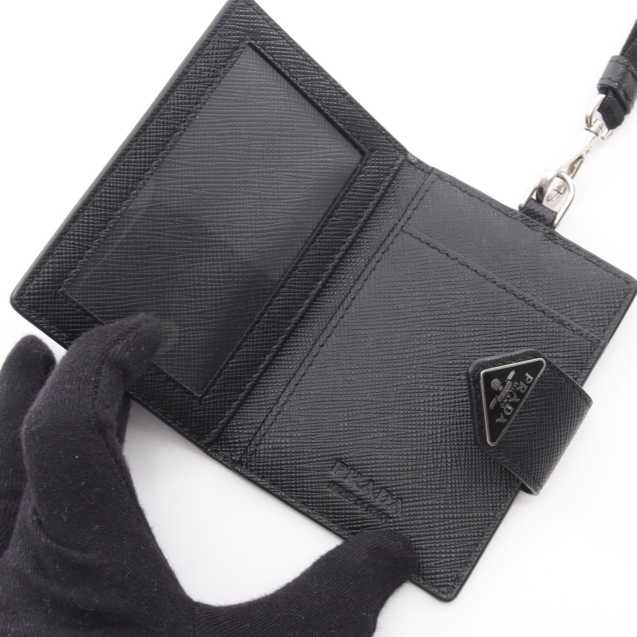 PRADA iPadケース サフィアーノレザー ブラック　三角ロゴ SAFFIANO TRIANGLE カードケース サフィアーノレザー ブラック 三角