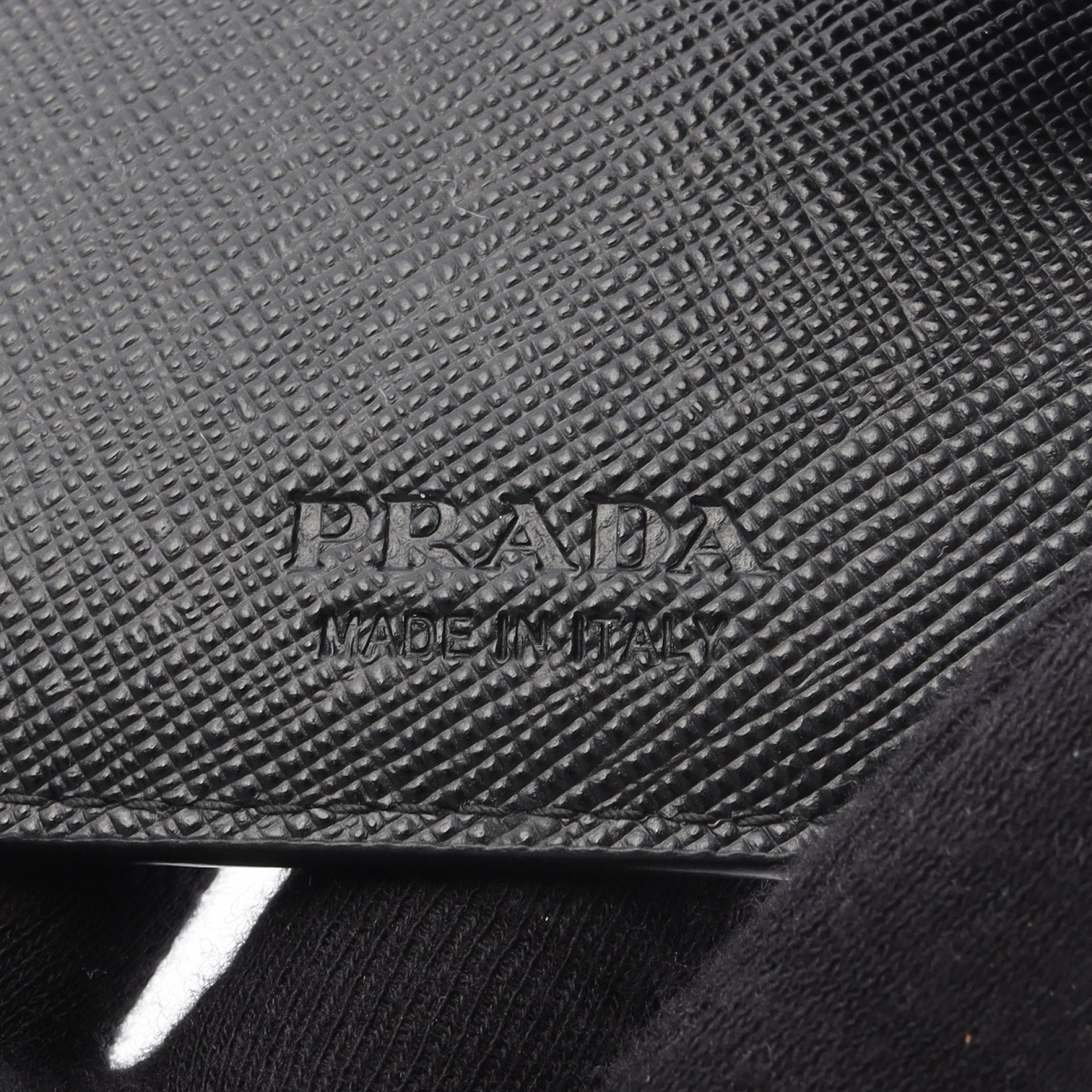 PRADA iPadケース サフィアーノレザー ブラック　三角ロゴ SAFFIANO TRIANGLE カードケース サフィアーノレザー ブラック 三角