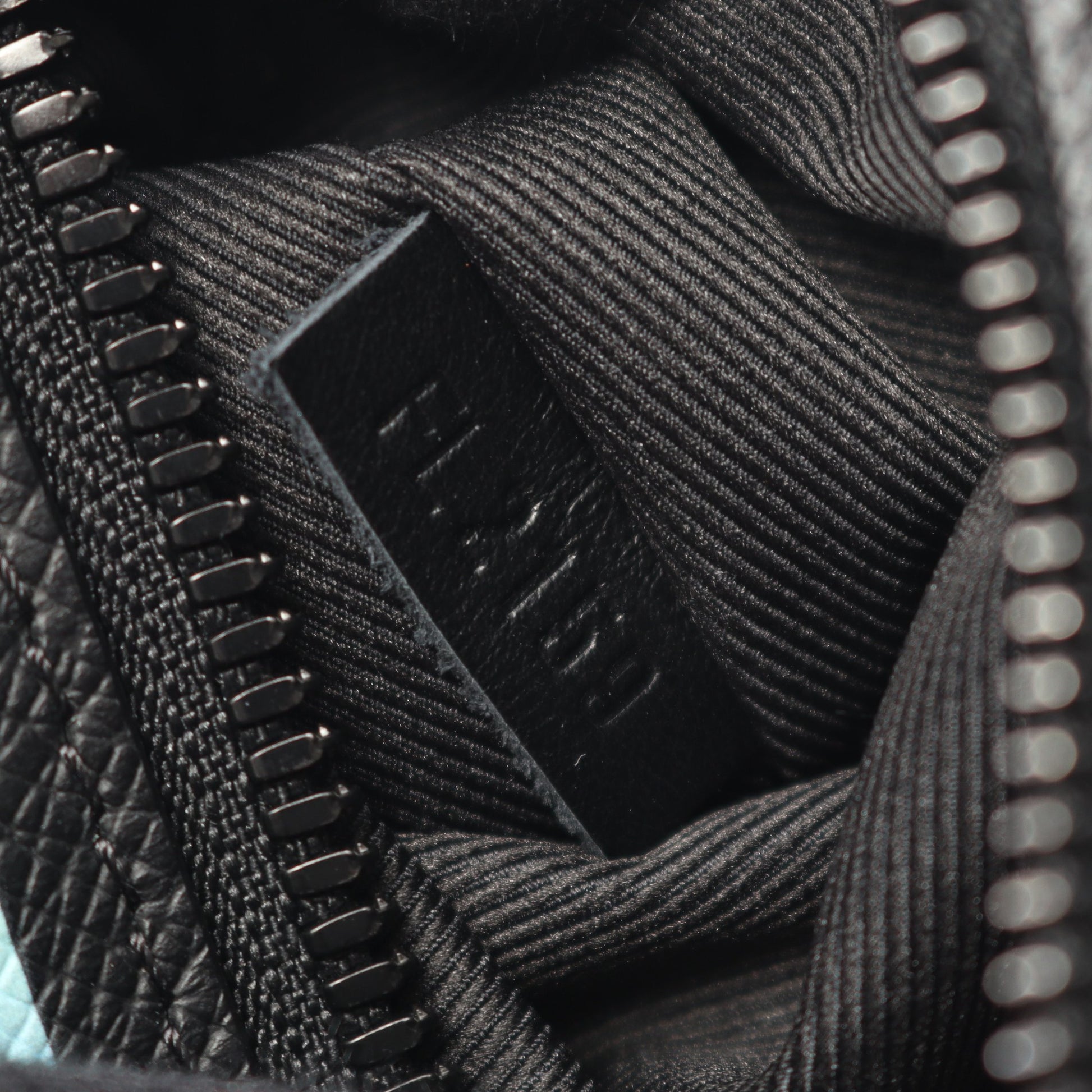 ミニ ソフトトランク タイガ レインボー チェーンショルダーバッグ レザー ブラック マルチカラー ルイヴィトン バッグ LOUIS VUITTON