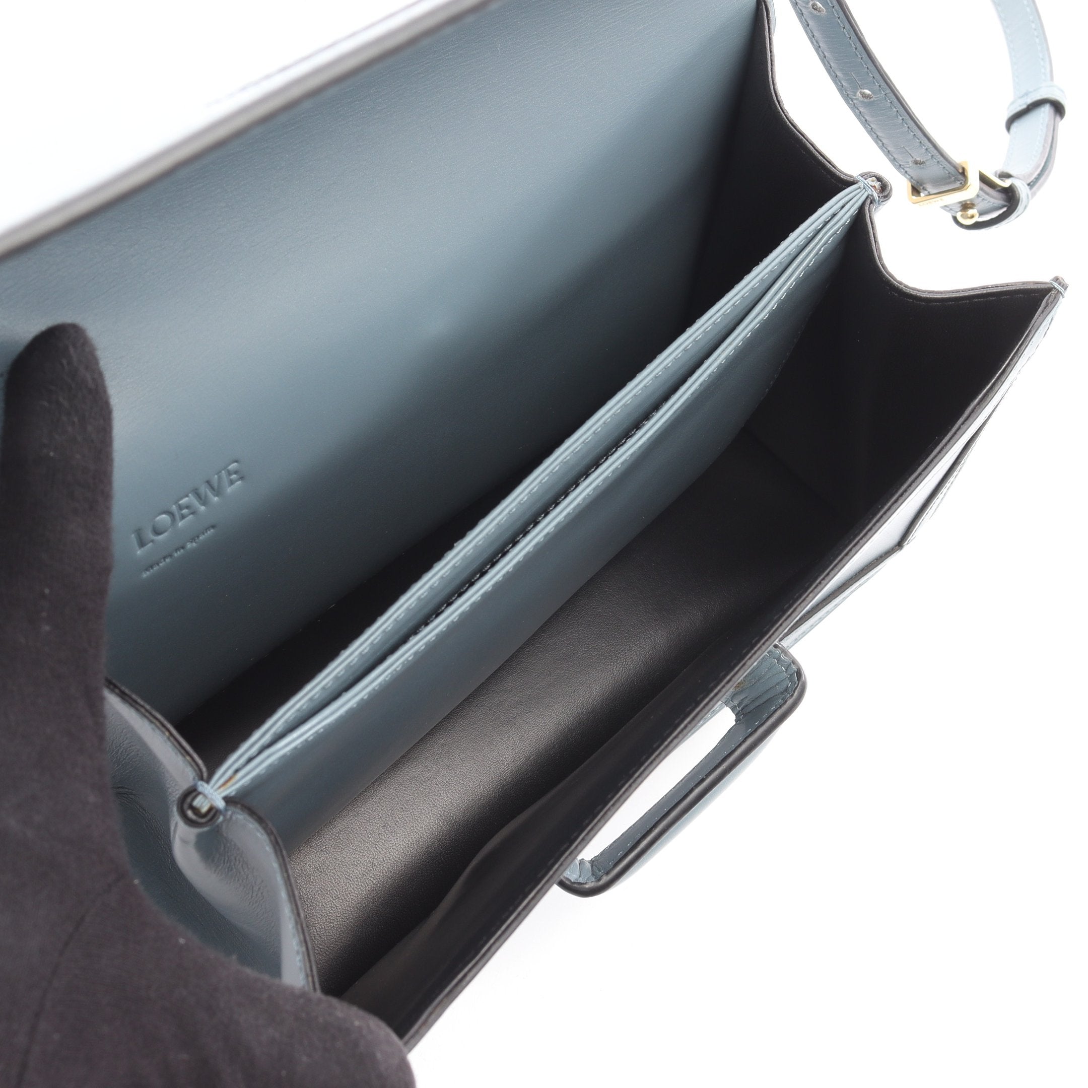 ロエベ LOEWE ショルダーバッグ バルセロナ レザー ブルー レディース 送料無料【中古】 z8996 ロエベ バルセロナ レザー ショルダーバッグ ブルー XW015426｜中古