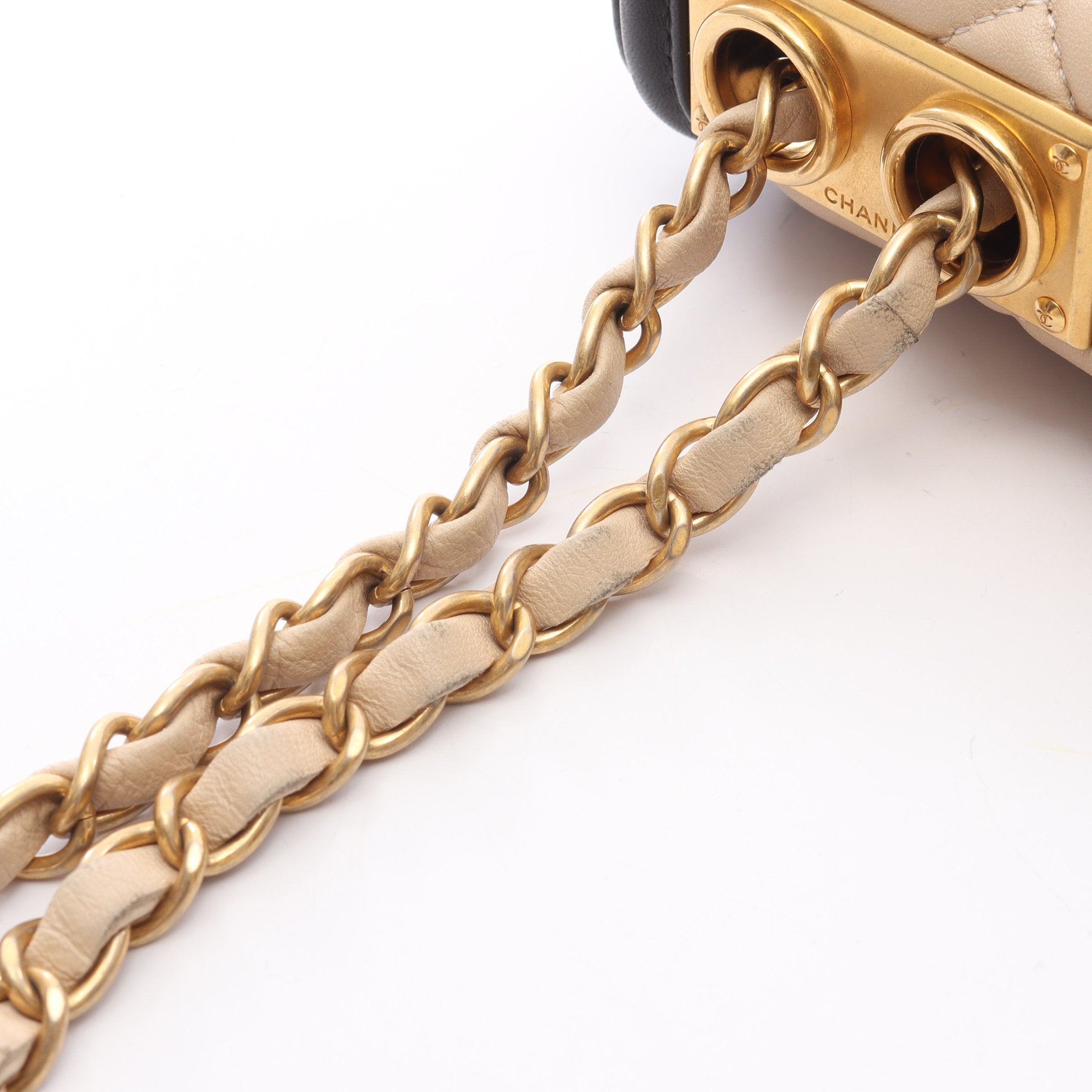 シャネル CHANEL マトラッセクラスプチェーンバッグ ベージュ/ゴールド金具 ラムスキン レディース ショルダーバッグ CHANEL（シャネル） マトラッセ チェーン ショルダーバッグ ラムスキン