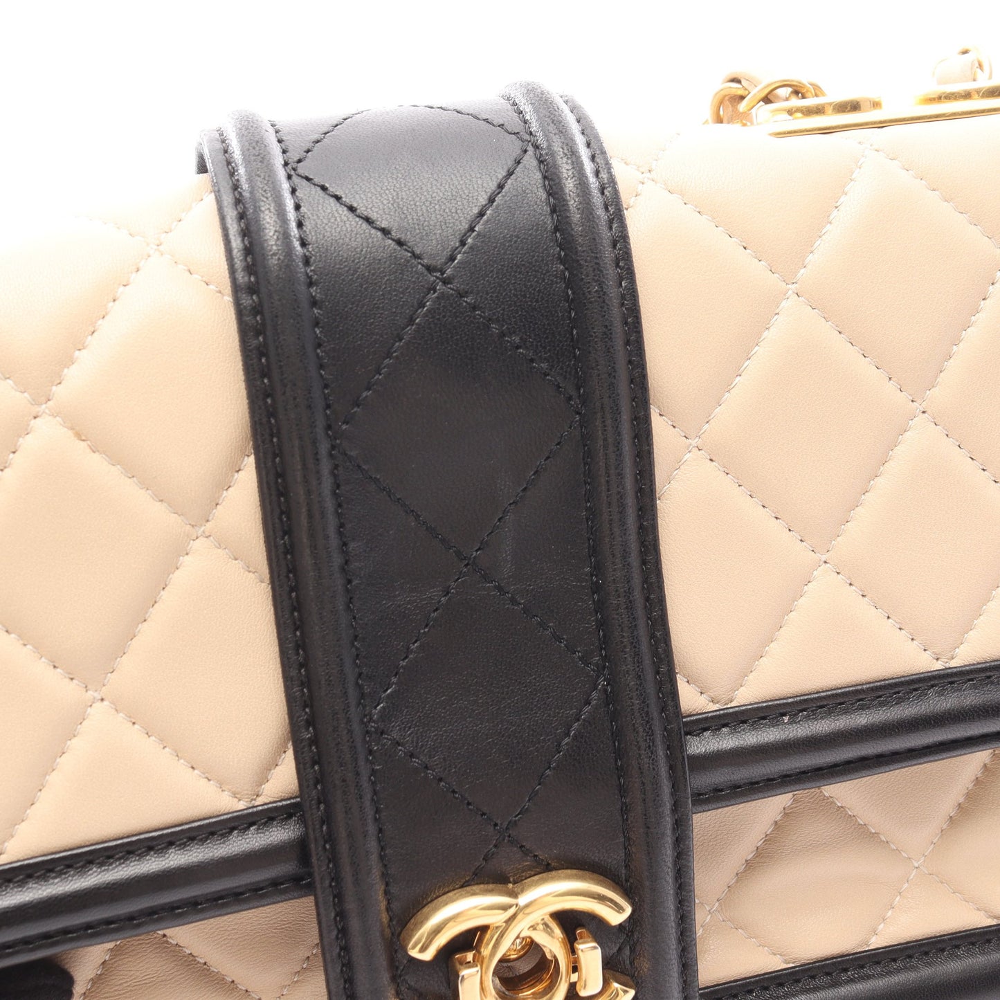 マトラッセ チェーンショルダーバッグ ラムスキン ブラック ベージュ ゴールド金具 シャネル バッグ CHANEL