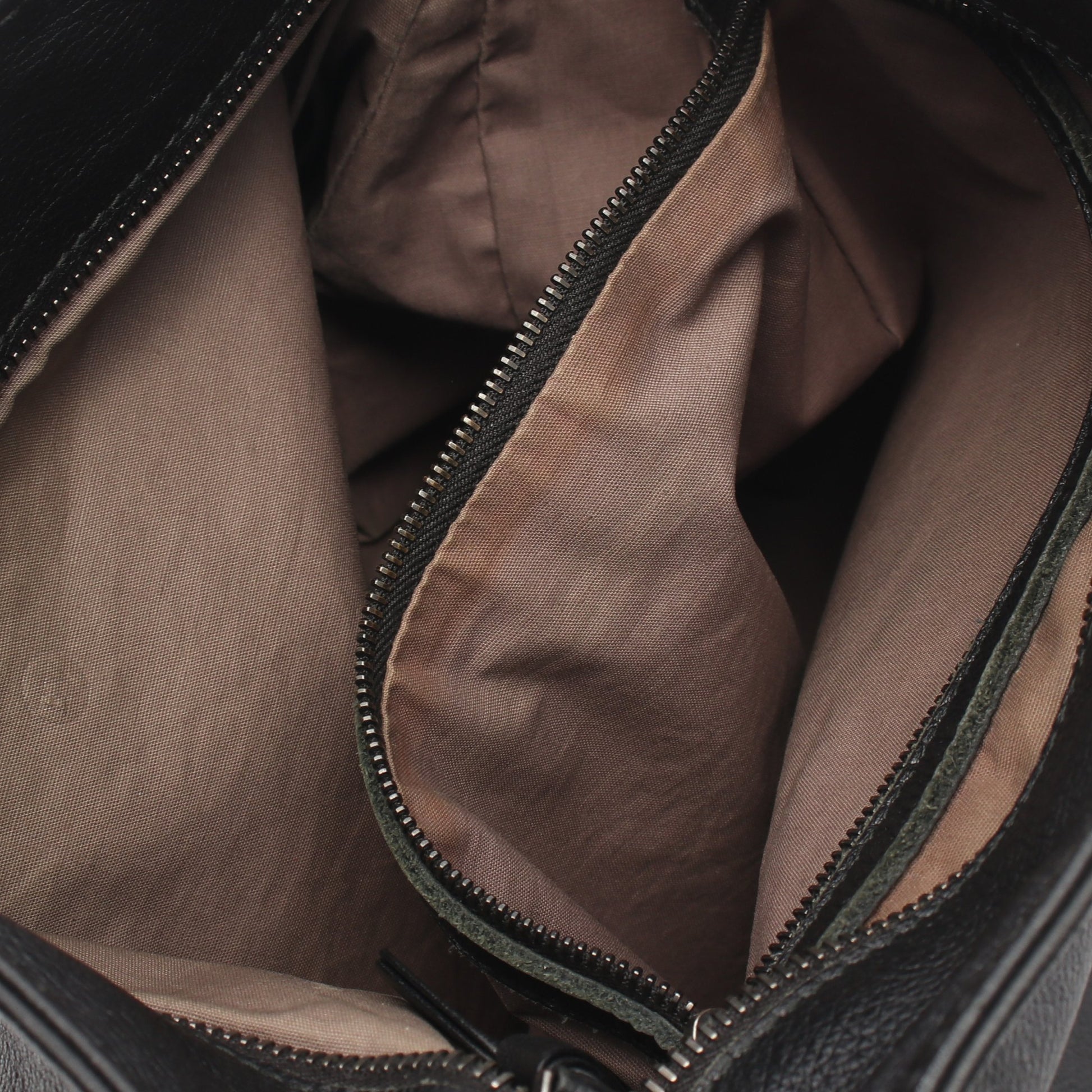 イントレチャート ショルダーバッグ レザー ブラック ボッテガヴェネタ バッグ BOTTEGA VENETA