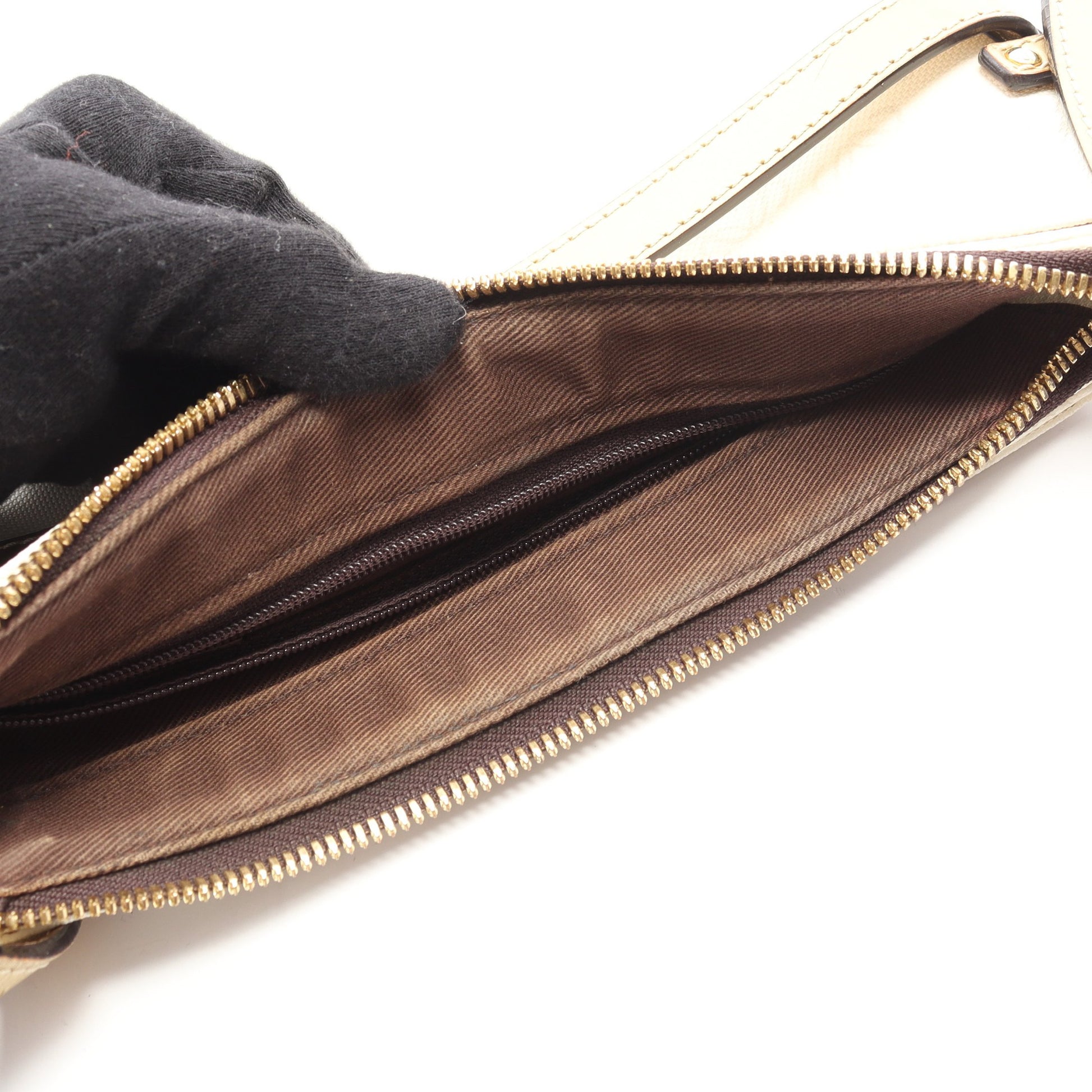 リピートアナグラム ショルダーバッグ PVC レザー ホワイト ゴールド ロエベ バッグ LOEWE