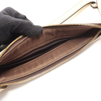 リピートアナグラム ショルダーバッグ PVC レザー ホワイト ゴールド ロエベ バッグ LOEWE