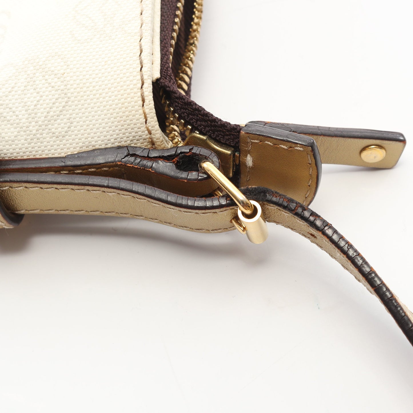 リピートアナグラム ショルダーバッグ PVC レザー ホワイト ゴールド ロエベ バッグ LOEWE