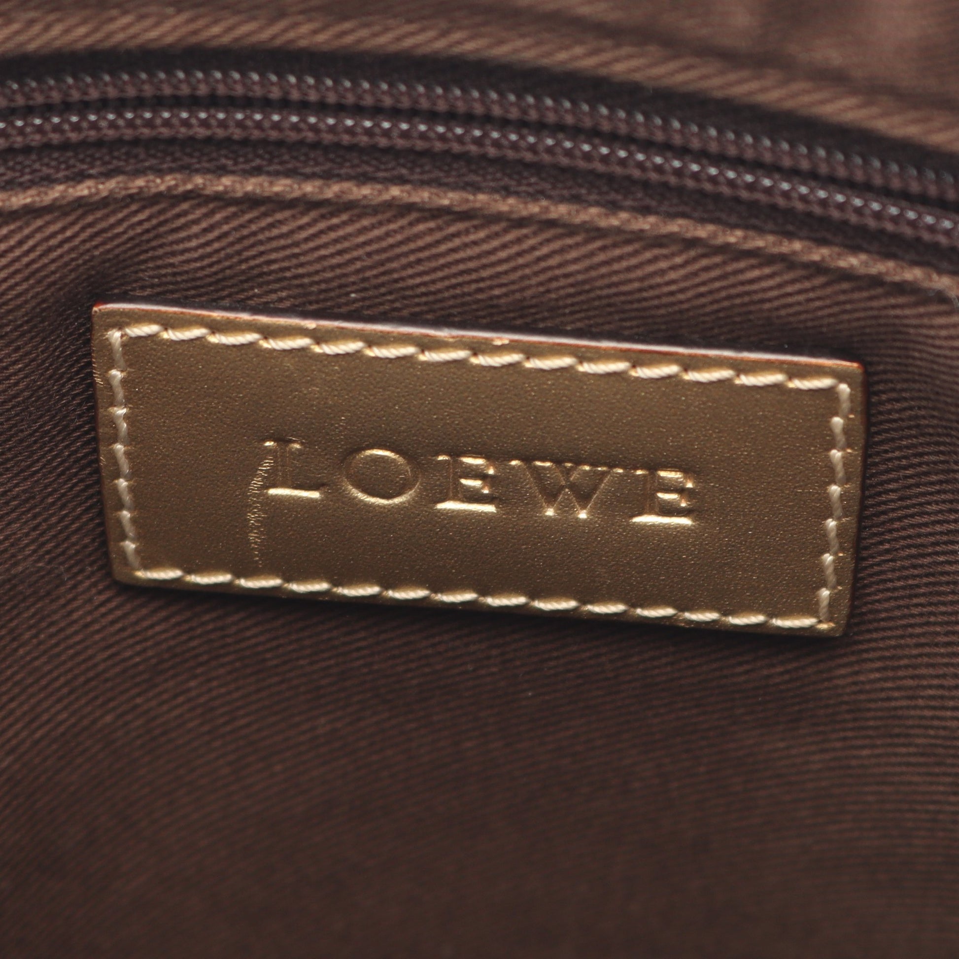 リピートアナグラム ショルダーバッグ PVC レザー ホワイト ゴールド ロエベ バッグ LOEWE