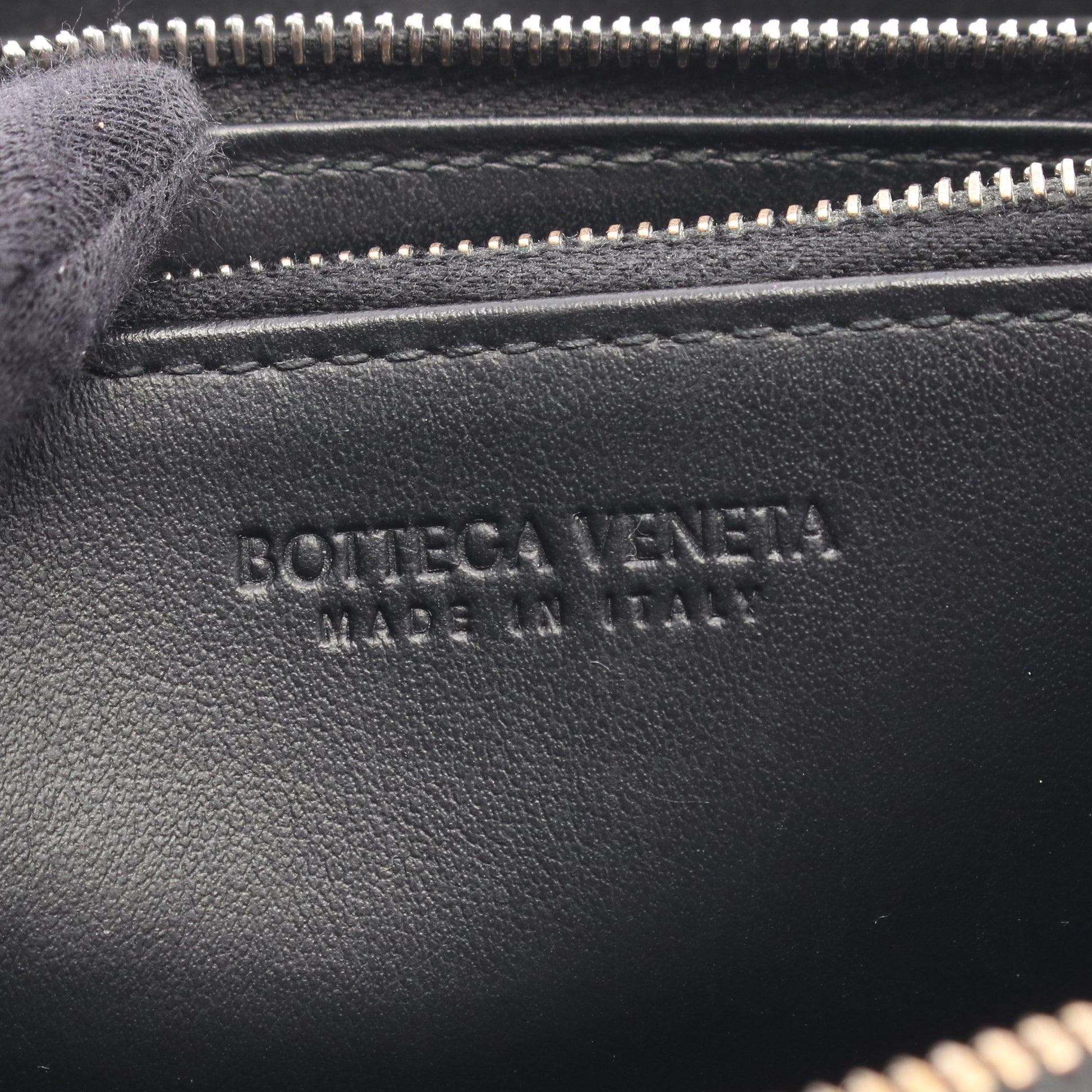 カセット ジップアラウンドウォレット マキシイントレチャート ラウンドファスナー長財布 レザー ブラック ボッテガヴェネタ 財布・小物 BOTTEGA VENETA