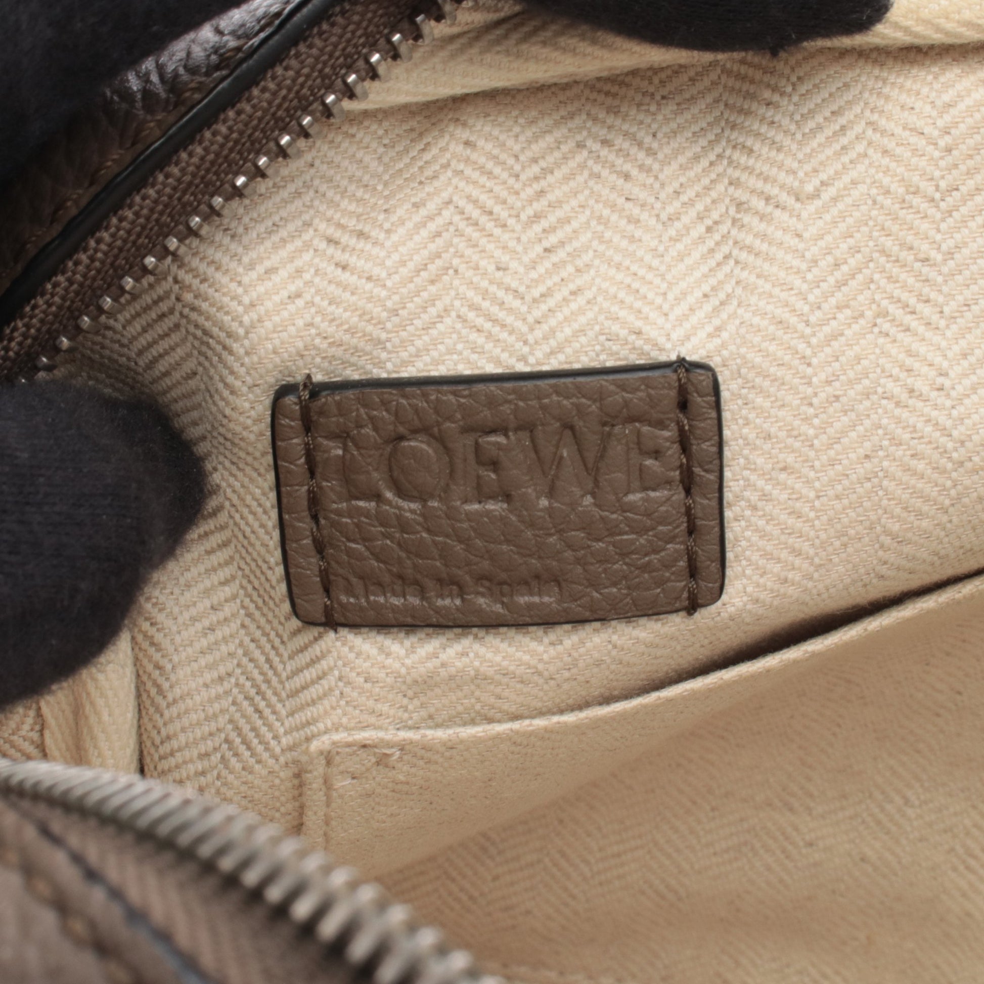 ミリタリーメッセンジャーXS ショルダーバッグ レザー グレーブラウン ロエベ バッグ LOEWE