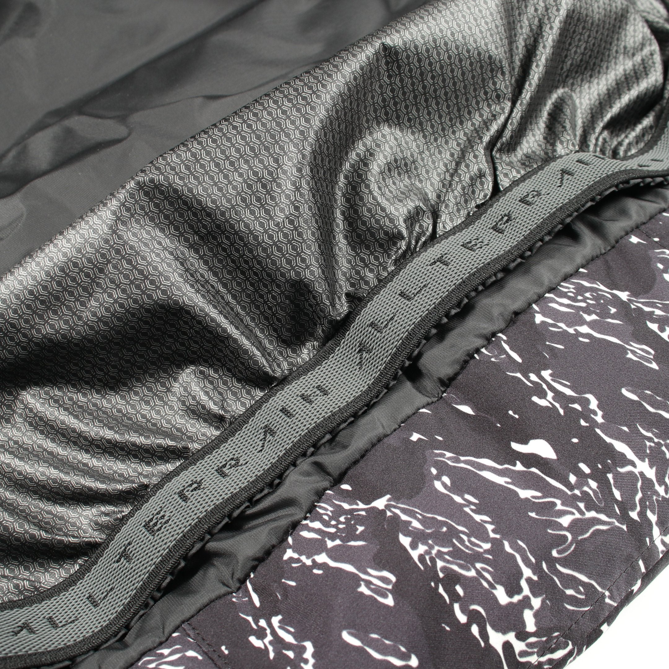 直売割引 美品✨DESCENTE デサント オルテライン atmos別注 ブラック