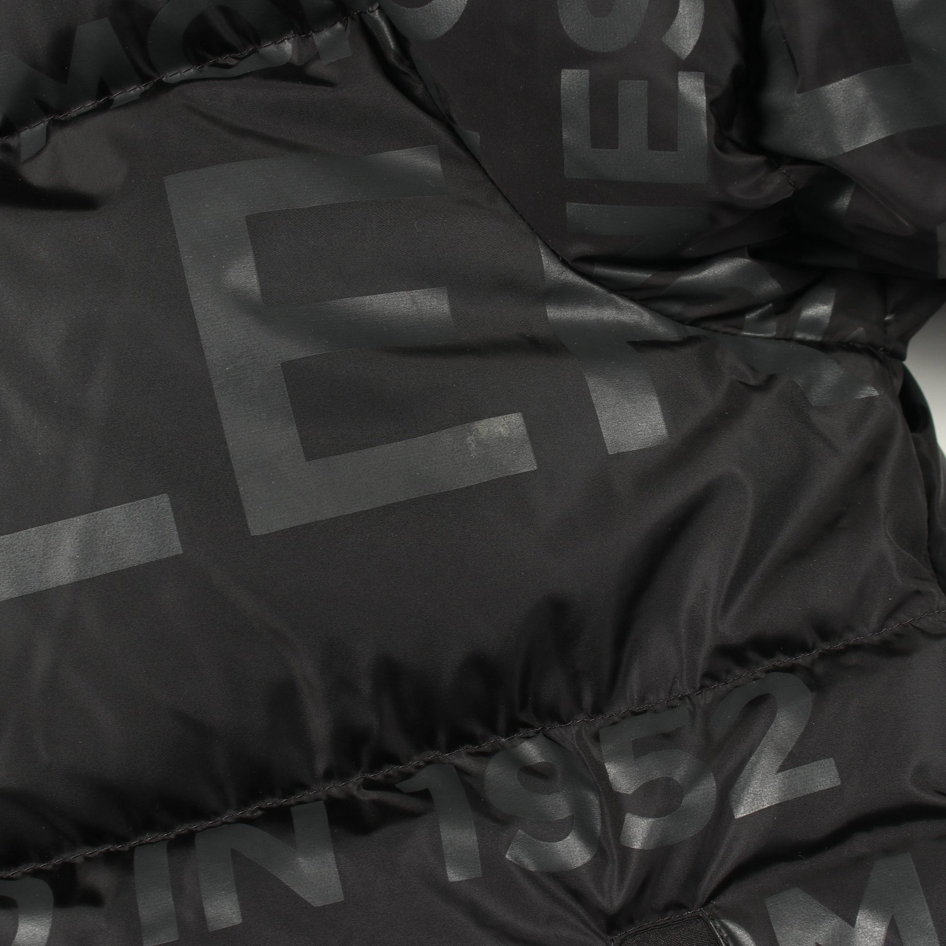 TARENTAISE ダウンジャケット ナイロン ブラック モンクレール アウター MONCLER