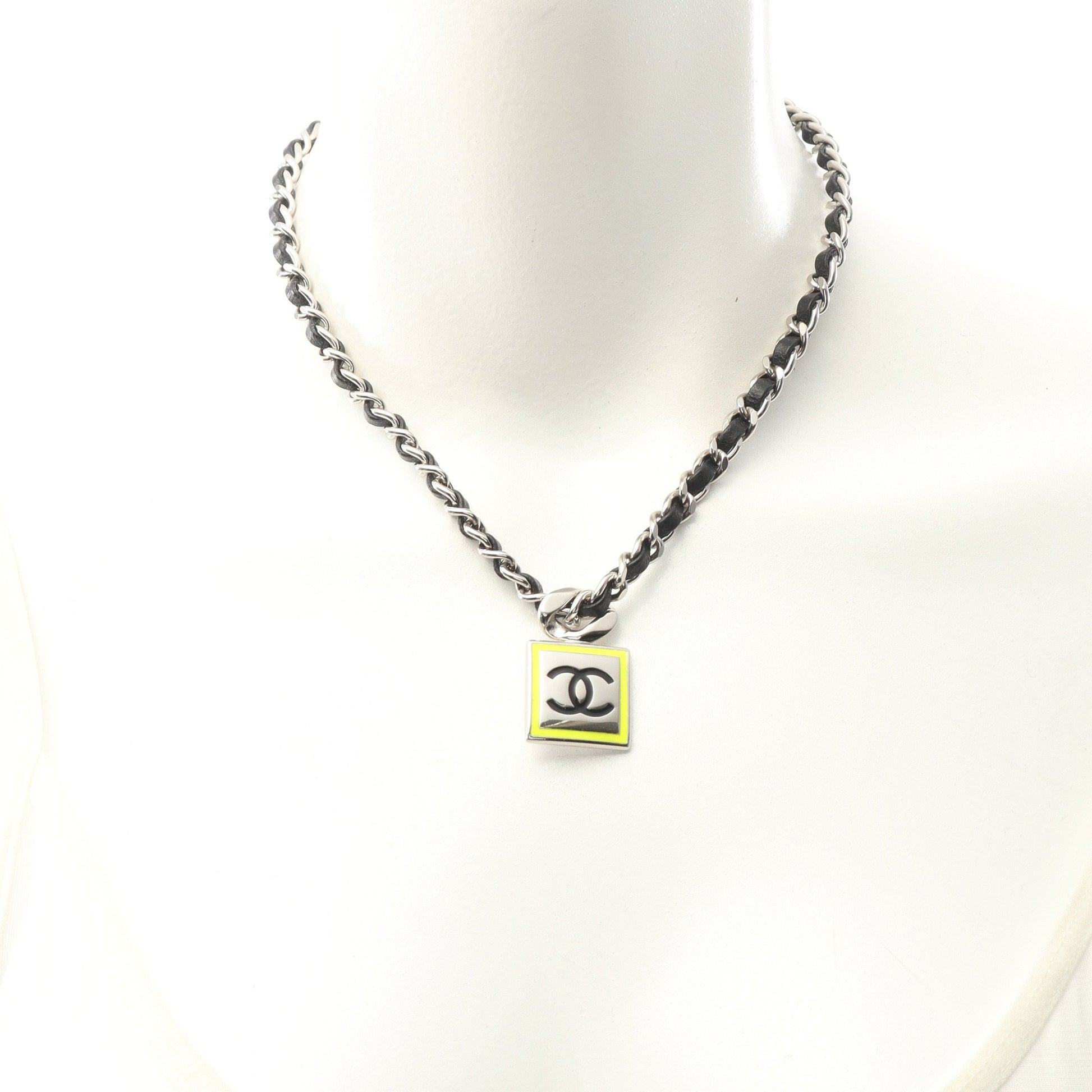 ココマーク ネックレス レザー シルバー ブラック イエロー B21B シャネル アクセサリー CHANEL