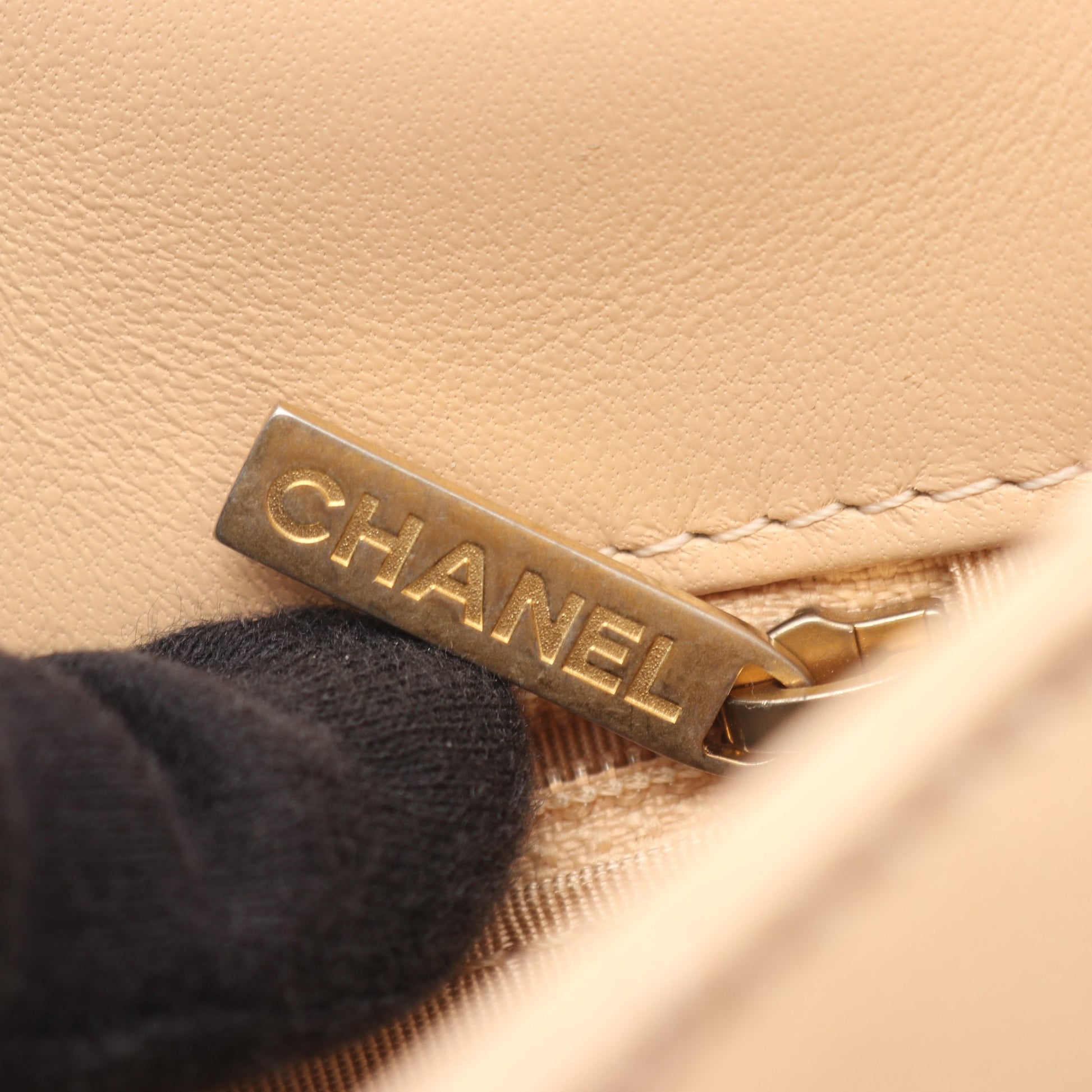 マトラッセ コインモチーフ チェーンショルダーバッグ ラムスキン ライトベージュ ゴールド金具 シャネル バッグ CHANEL