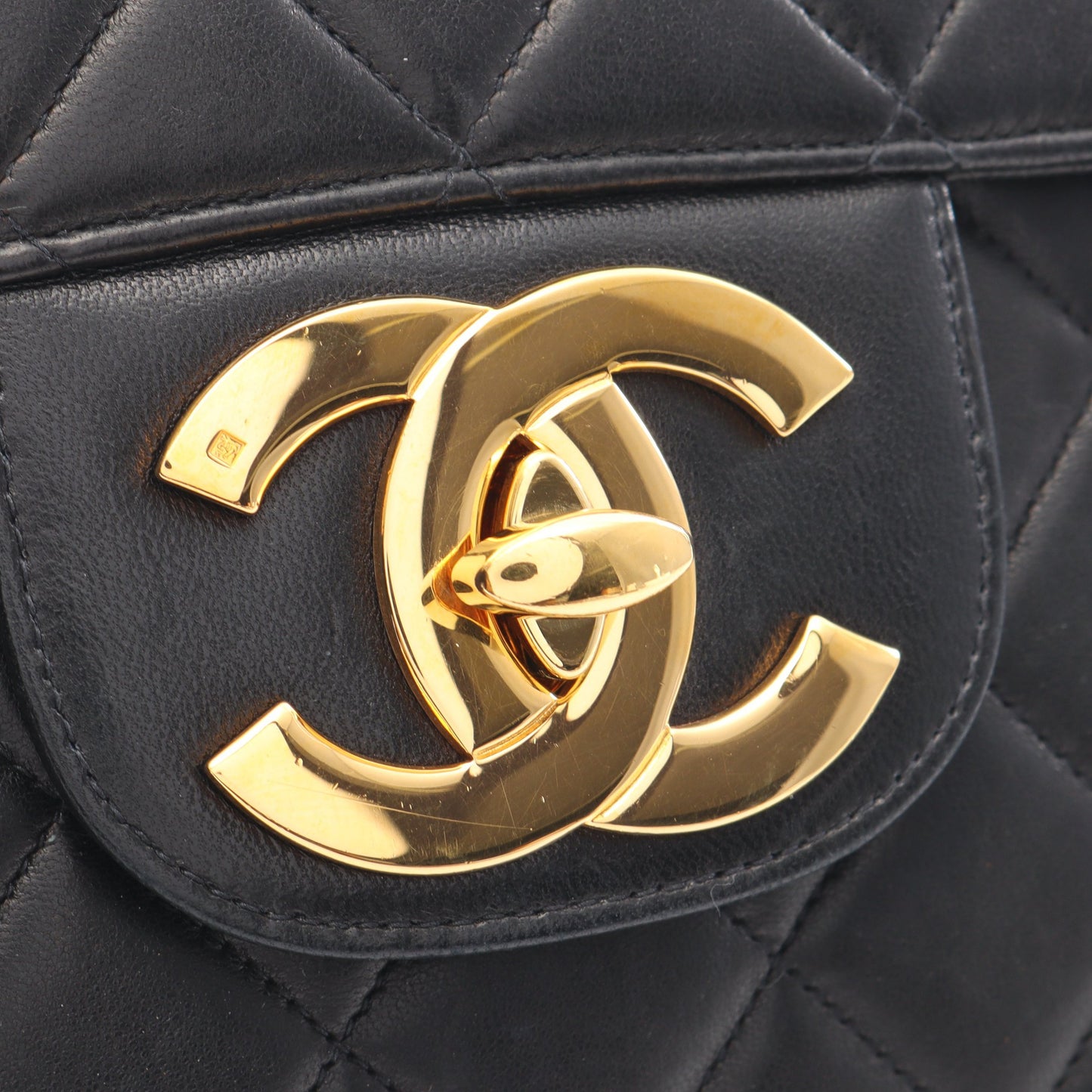 デカマトラッセ30 シングルフラップ Wチェーンショルダーバッグ ラムスキン ブラック ゴールド金具 シャネル バッグ CHANEL