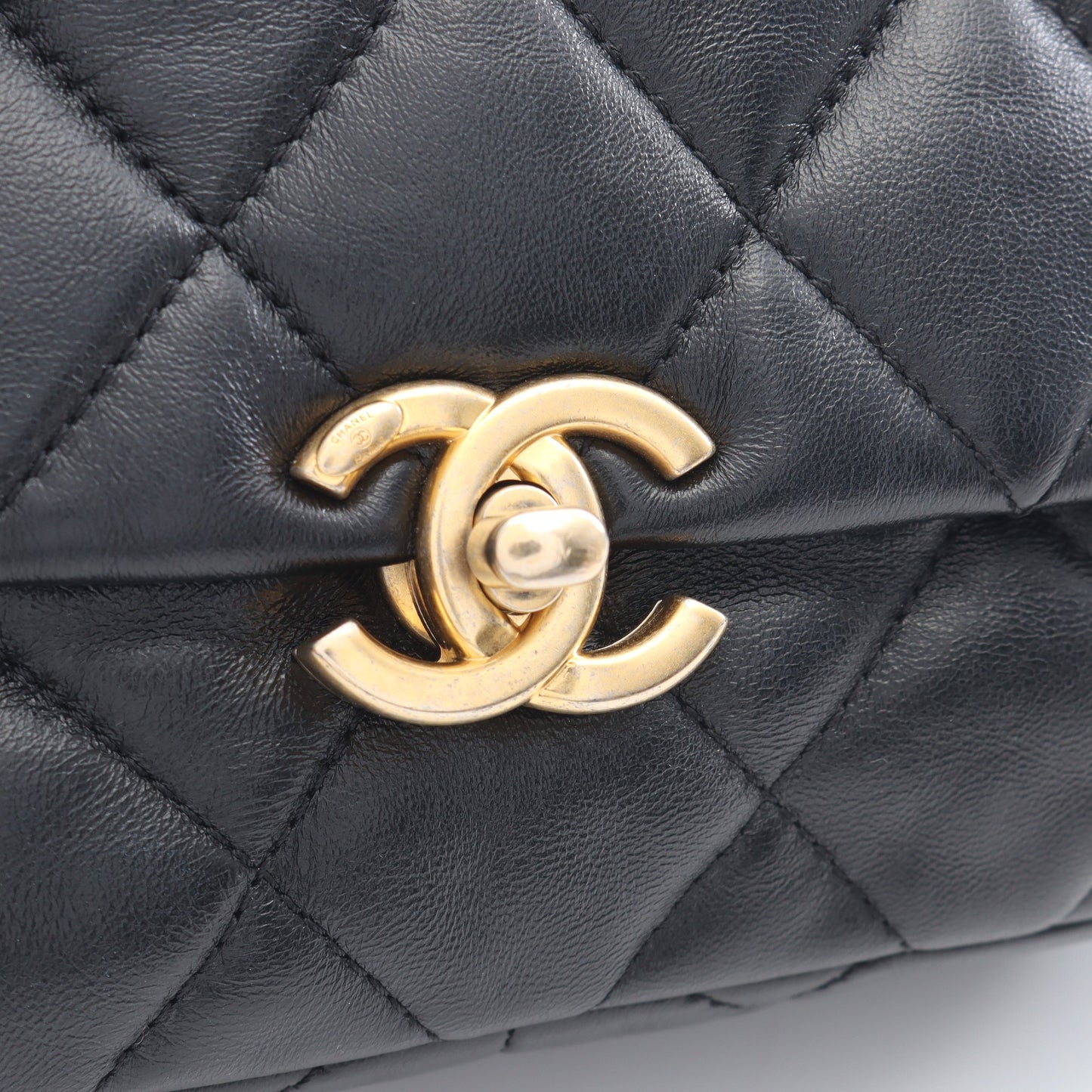 マトラッセ チェーンショルダーバッグ ラムスキン ブラック コンビ金具 シャネル バッグ CHANEL