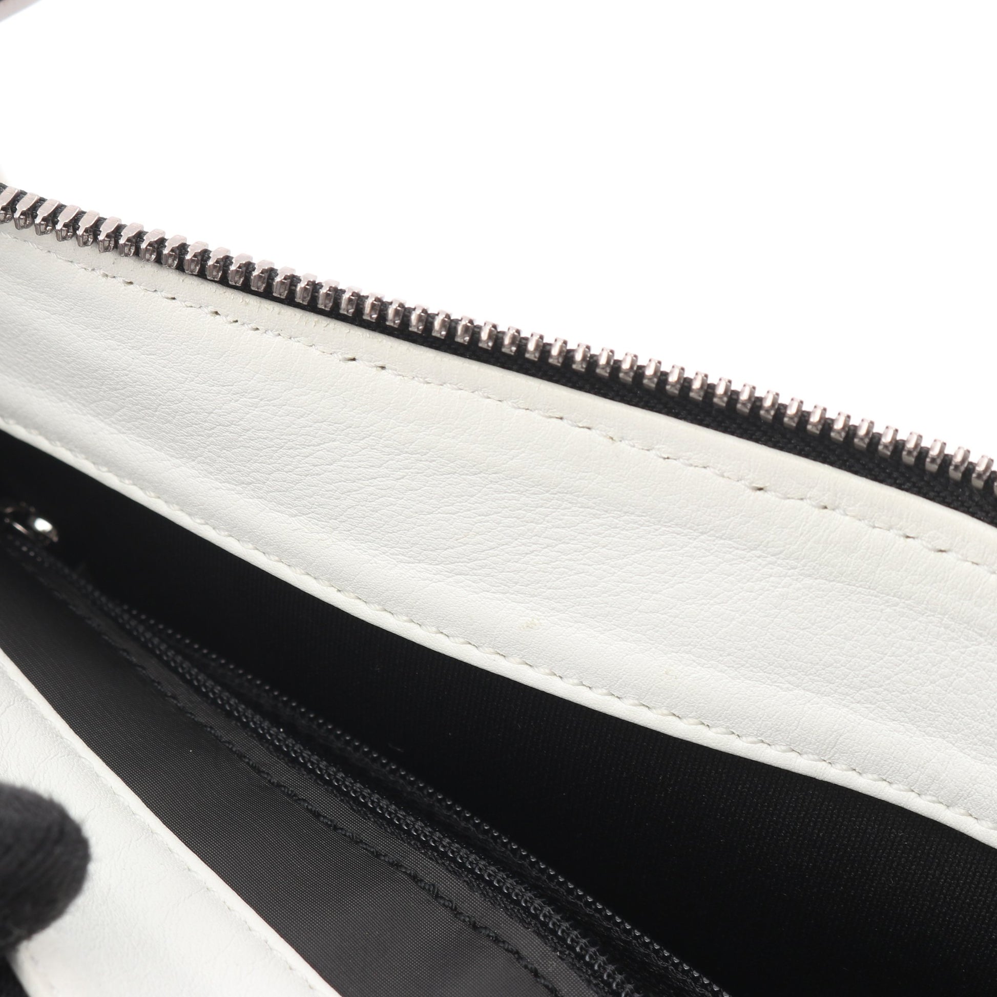 リピートアナグラム ショルダーバッグ PVC レザー ブラック ホワイト ロエベ バッグ LOEWE