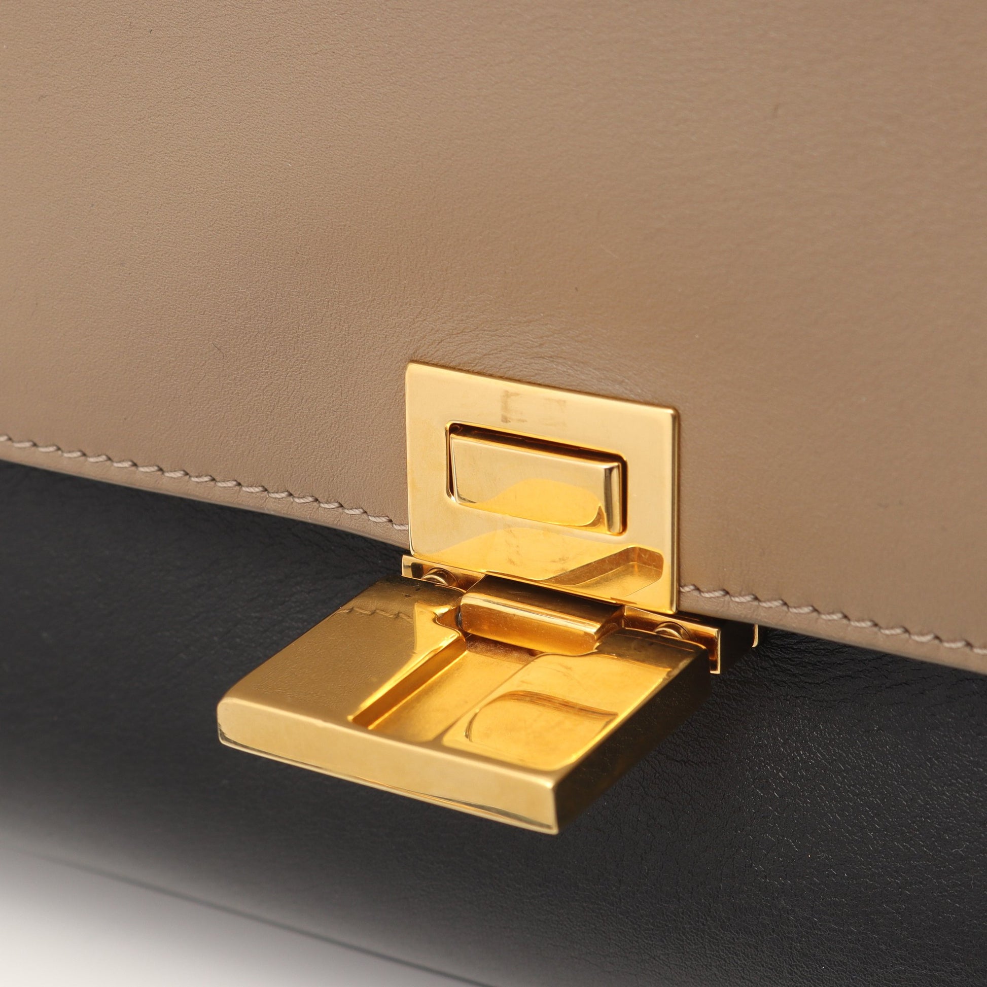トラペーズ ミディアム ハンドバッグ レザー スエード ブラック ベージュ ピンクパープル 2WAY セリーヌ バッグ CELINE
