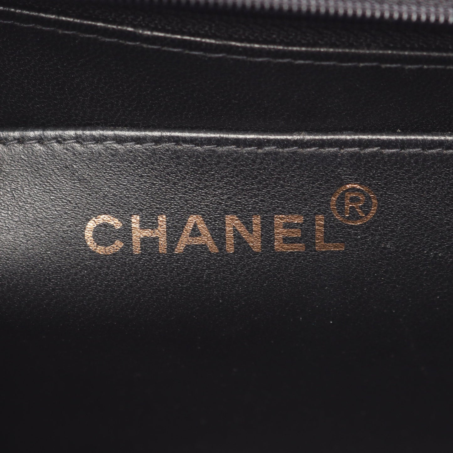 マトラッセ チェーンショルダーバッグ キャビアスキン ブラック ゴールド金具 シャネル バッグ CHANEL