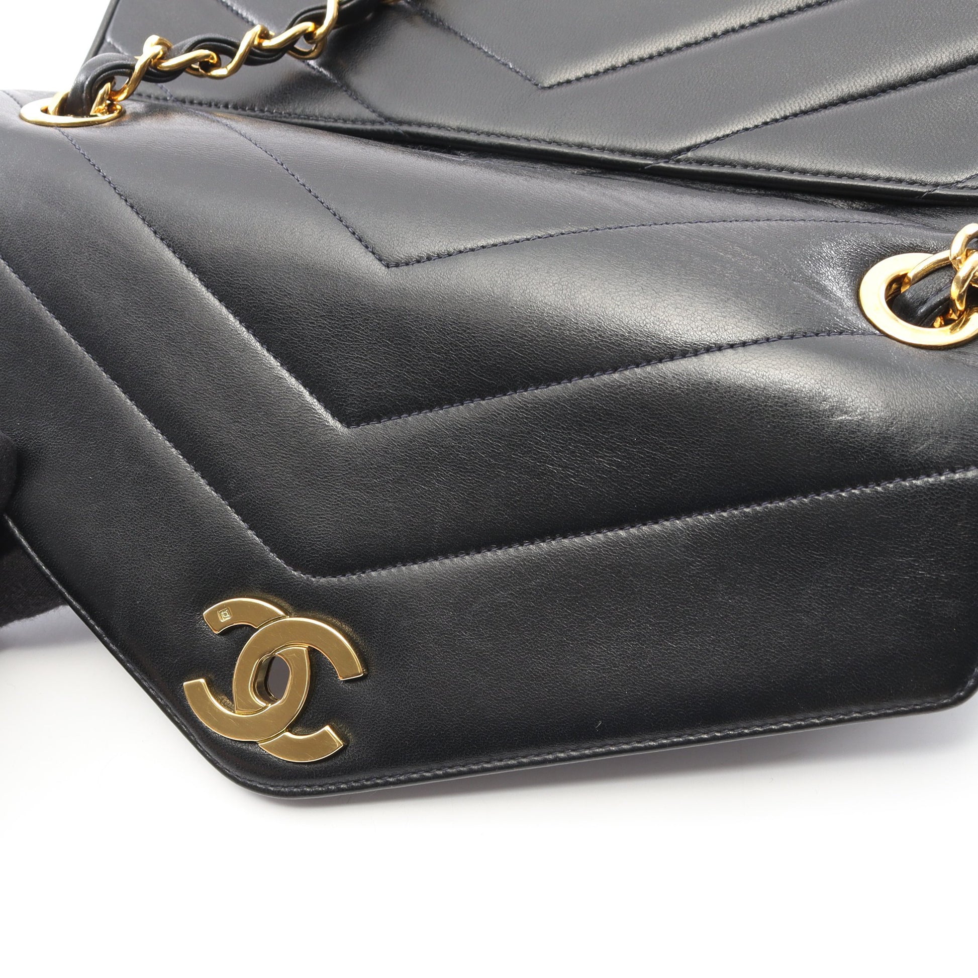 Vステッチ チェーンショルダーバッグ ラムスキン ブラック ゴールド金具 シャネル バッグ CHANEL