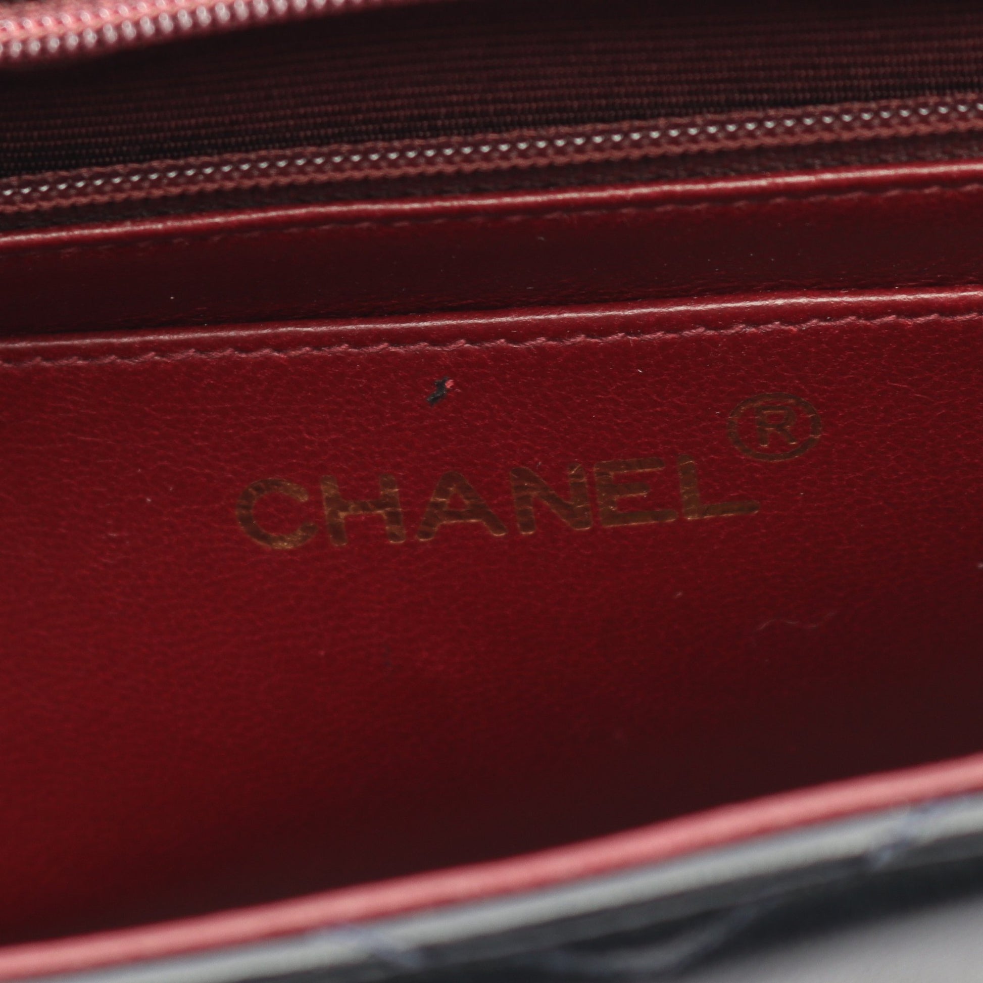 Vステッチ チェーンショルダーバッグ ラムスキン ブラック ゴールド金具 シャネル バッグ CHANEL