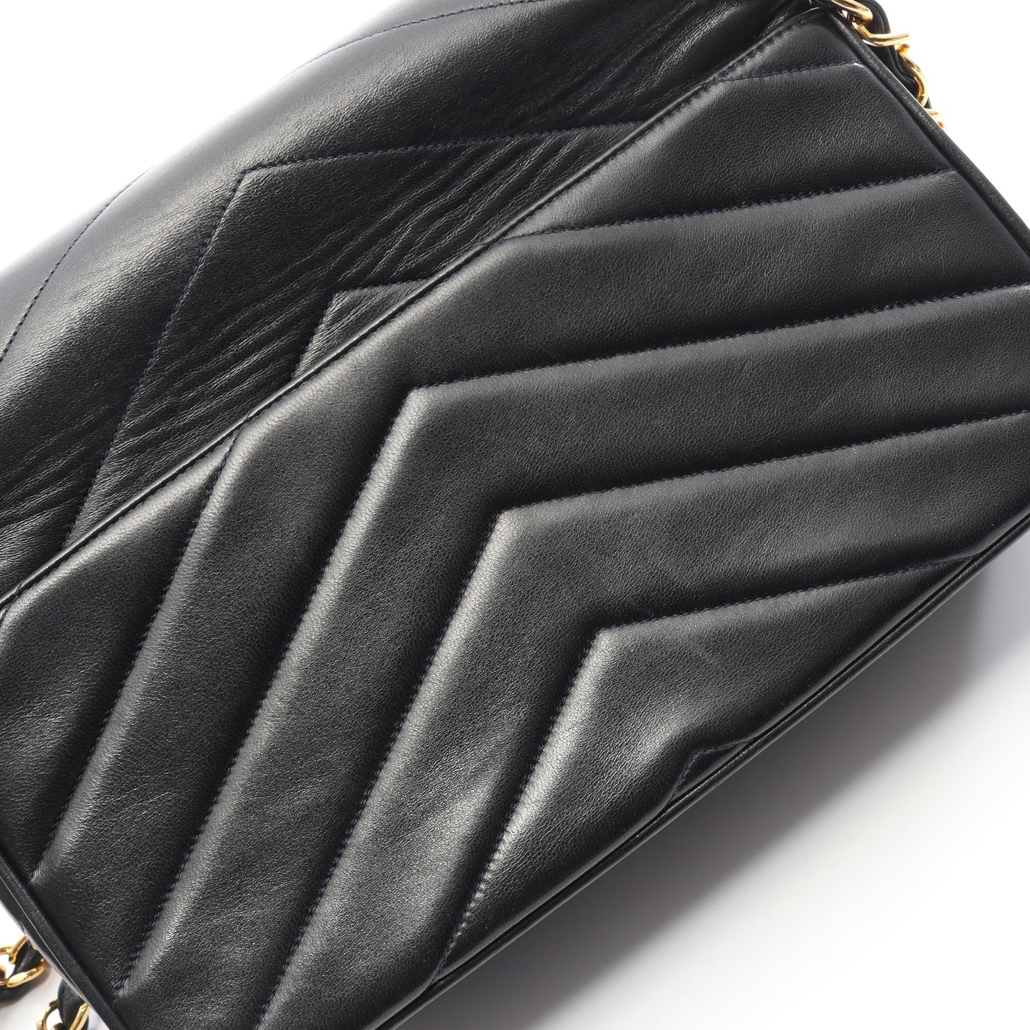 Vステッチ チェーンショルダーバッグ ラムスキン ブラック ゴールド金具 シャネル バッグ CHANEL