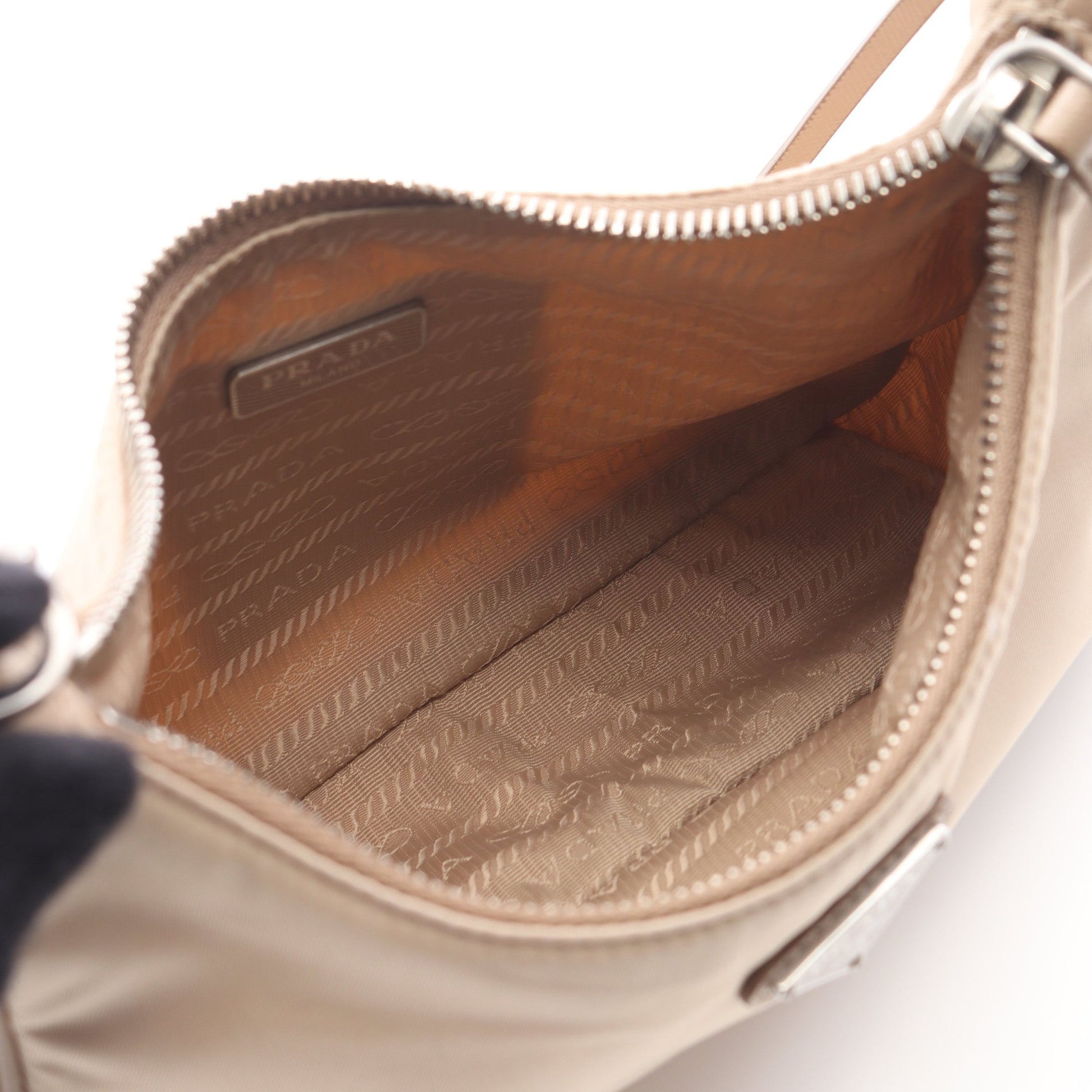 Re-Edition 2005 チェーンショルダーバッグ ナイロン レザー ベージュ プラダ バッグ PRADA