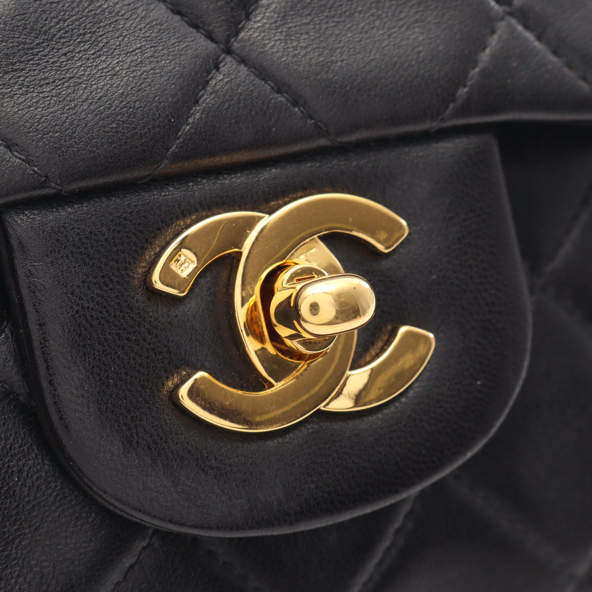 マトラッセ Wフラップ Wチェーンショルダーバッグ ラムスキン ブラック ゴールド金具 シャネル バッグ CHANEL