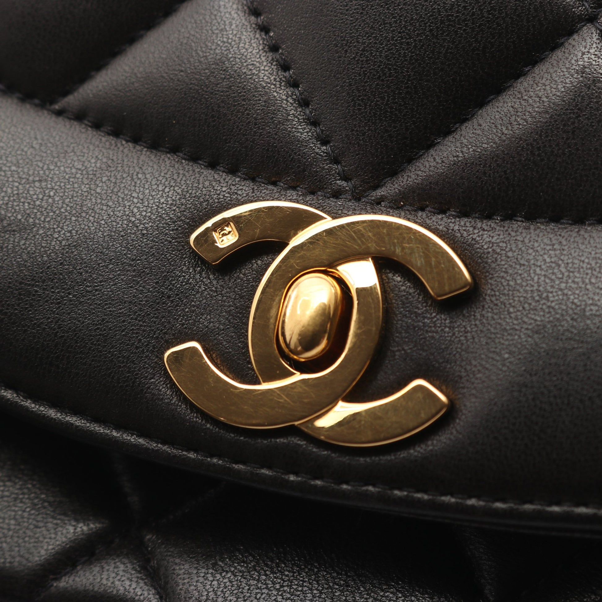 マトラッセ ダイアナフラップ チェーンショルダーバッグ ラムスキン ブラック ゴールド金具 シャネル バッグ CHANEL