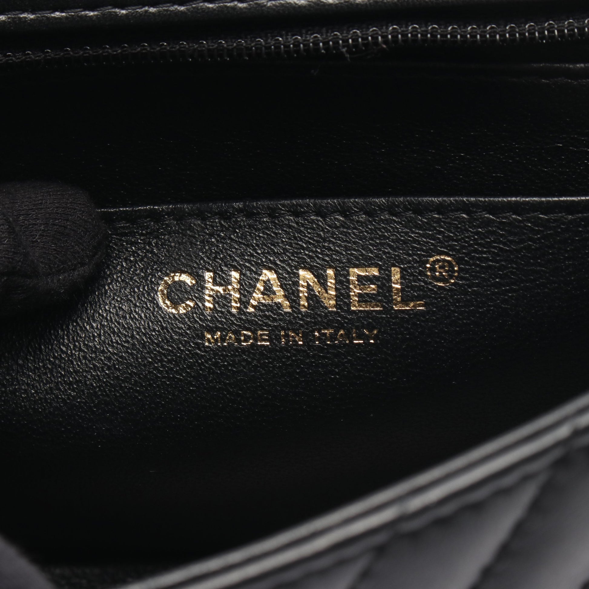 シェブロン Vステッチ ミニ チェーンショルダーバッグ ラムスキン ブラック ゴールド金具 シャネル バッグ CHANEL