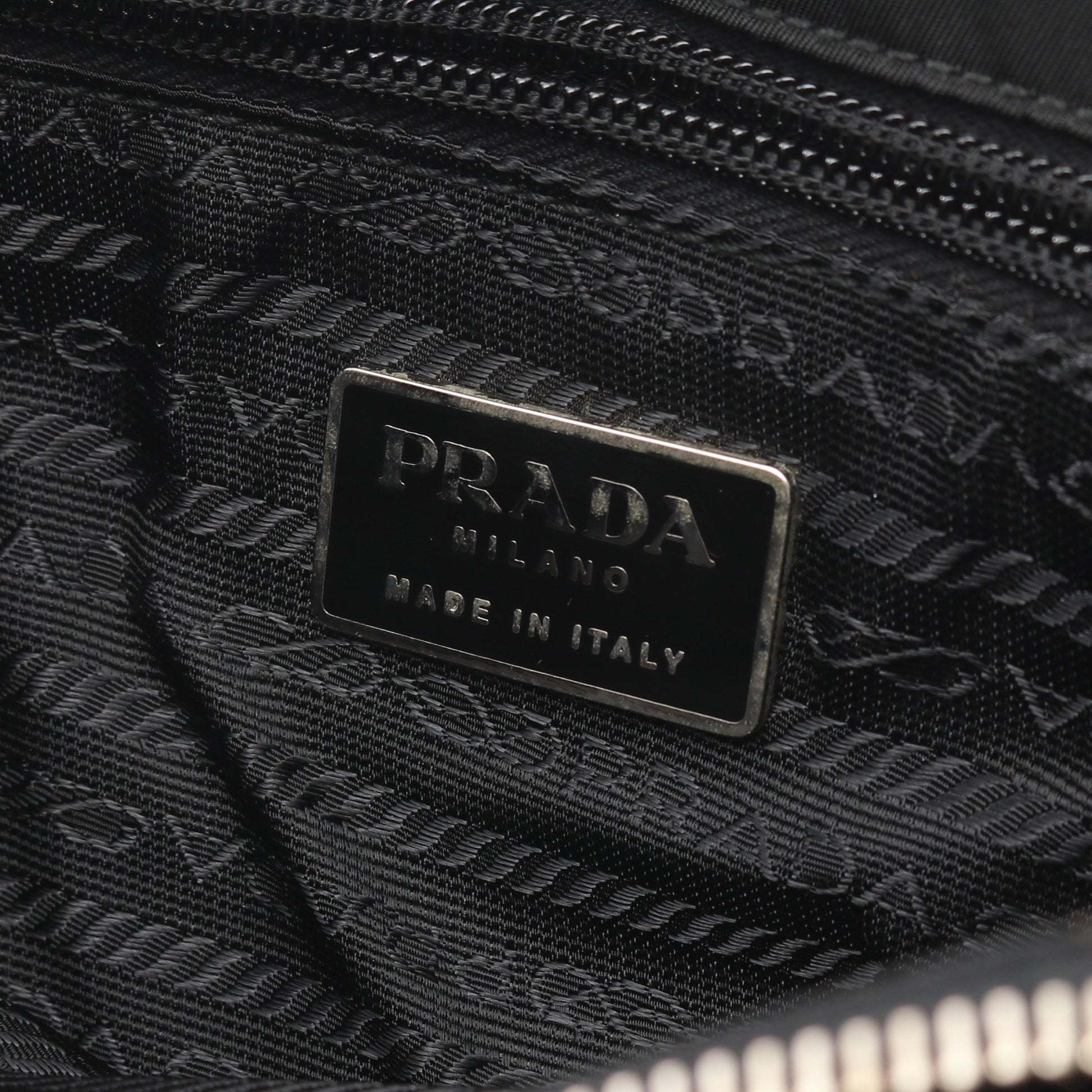 ワンショルダーバッグ ナイロン ブラック 三角プレート プラダ バッグ PRADA