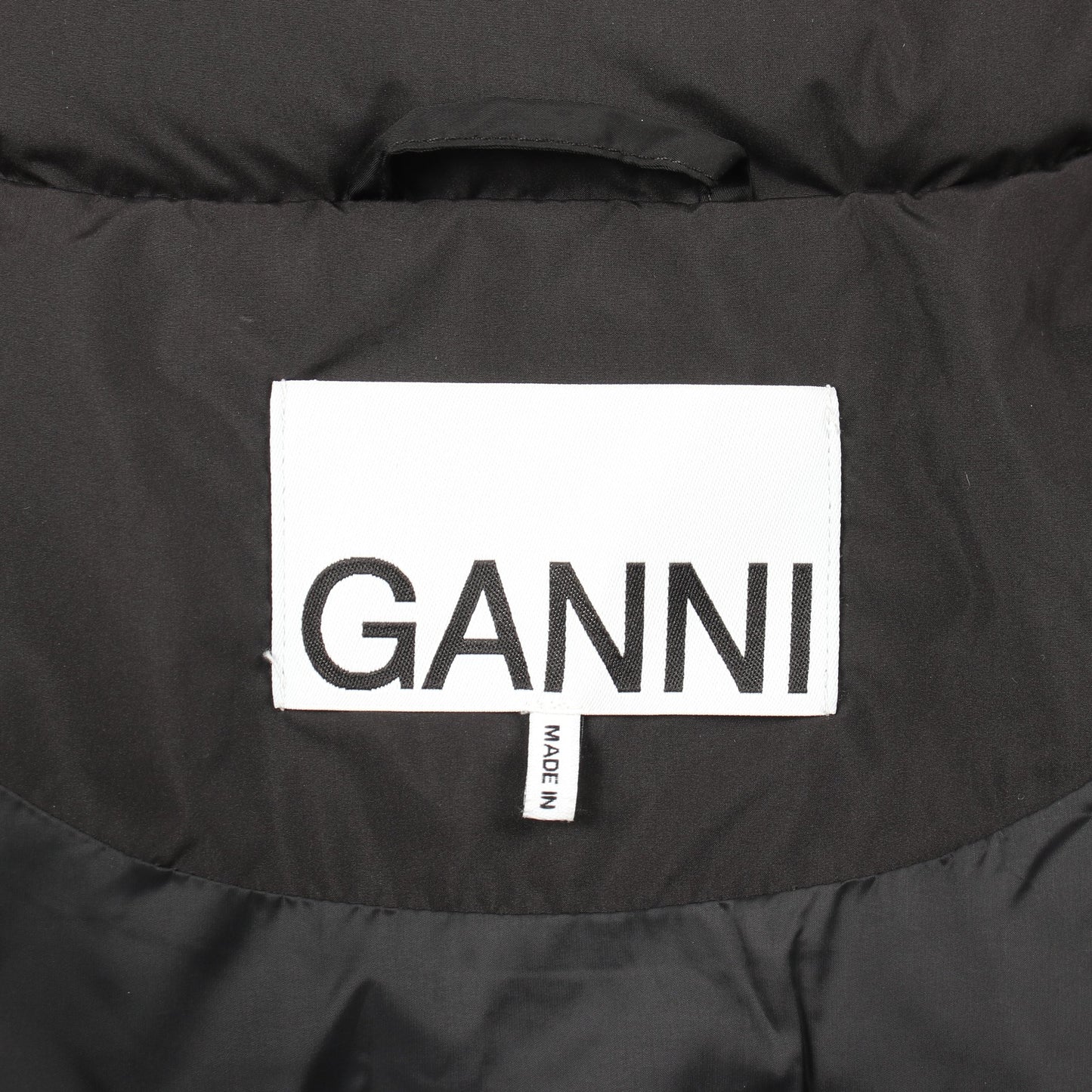 ロゴプリント パファー ジャケット ブラック 中綿 ガニー アウター GANNI