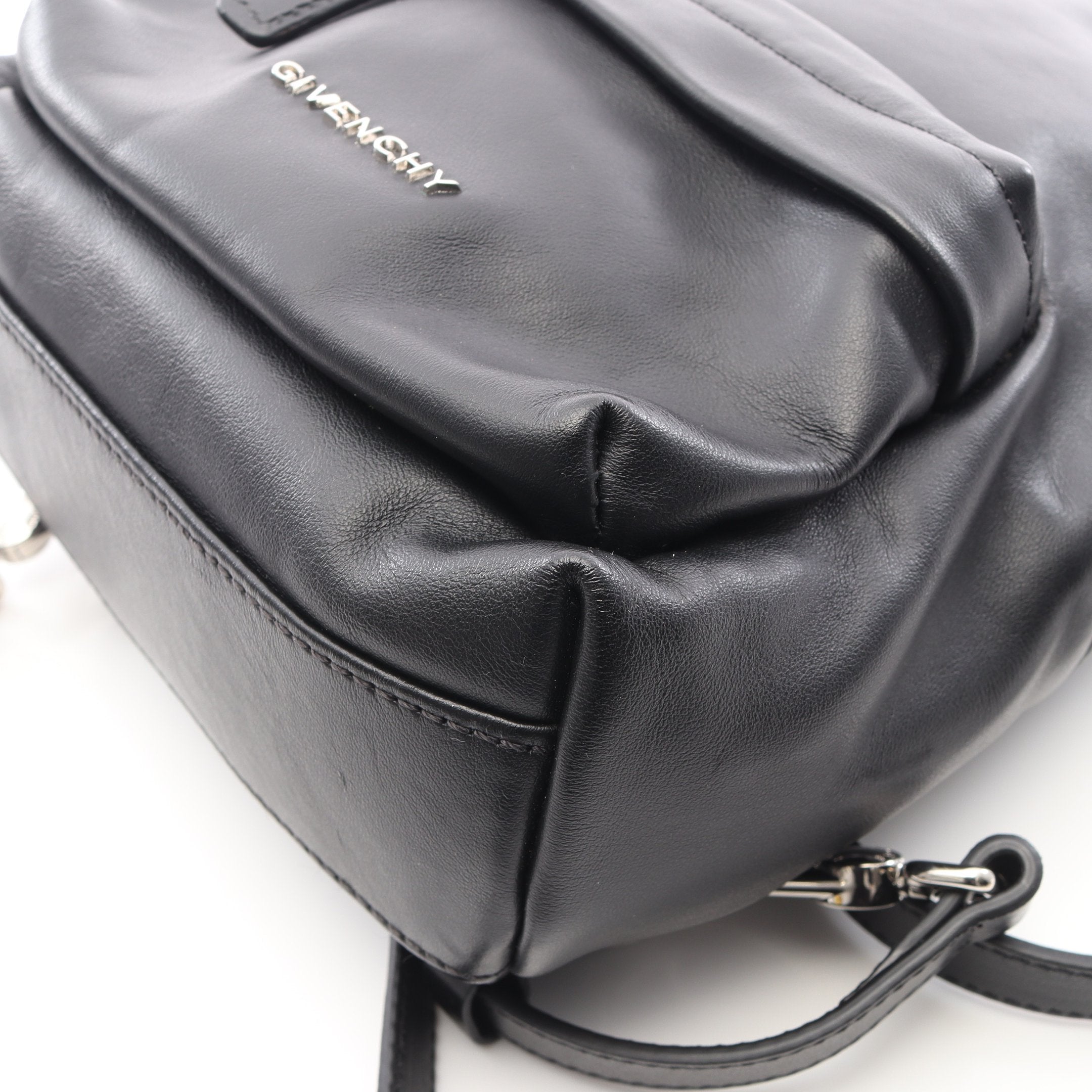 GIVENCHY ブラック レザー バックパック リュック ナノ ナノ バックパック リュックサック レザー ブラック ジバンシィ – RECLO
