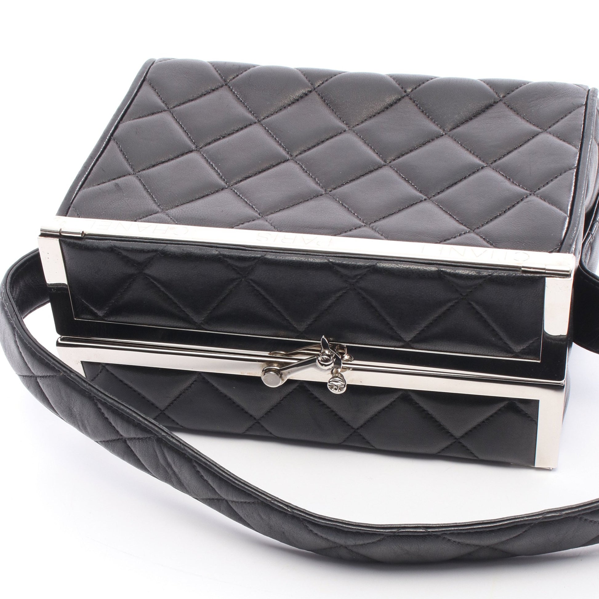 マトラッセ バニティバッグ ハンドバッグ ラムスキン ブラック シルバー金具 シャネル バッグ CHANEL