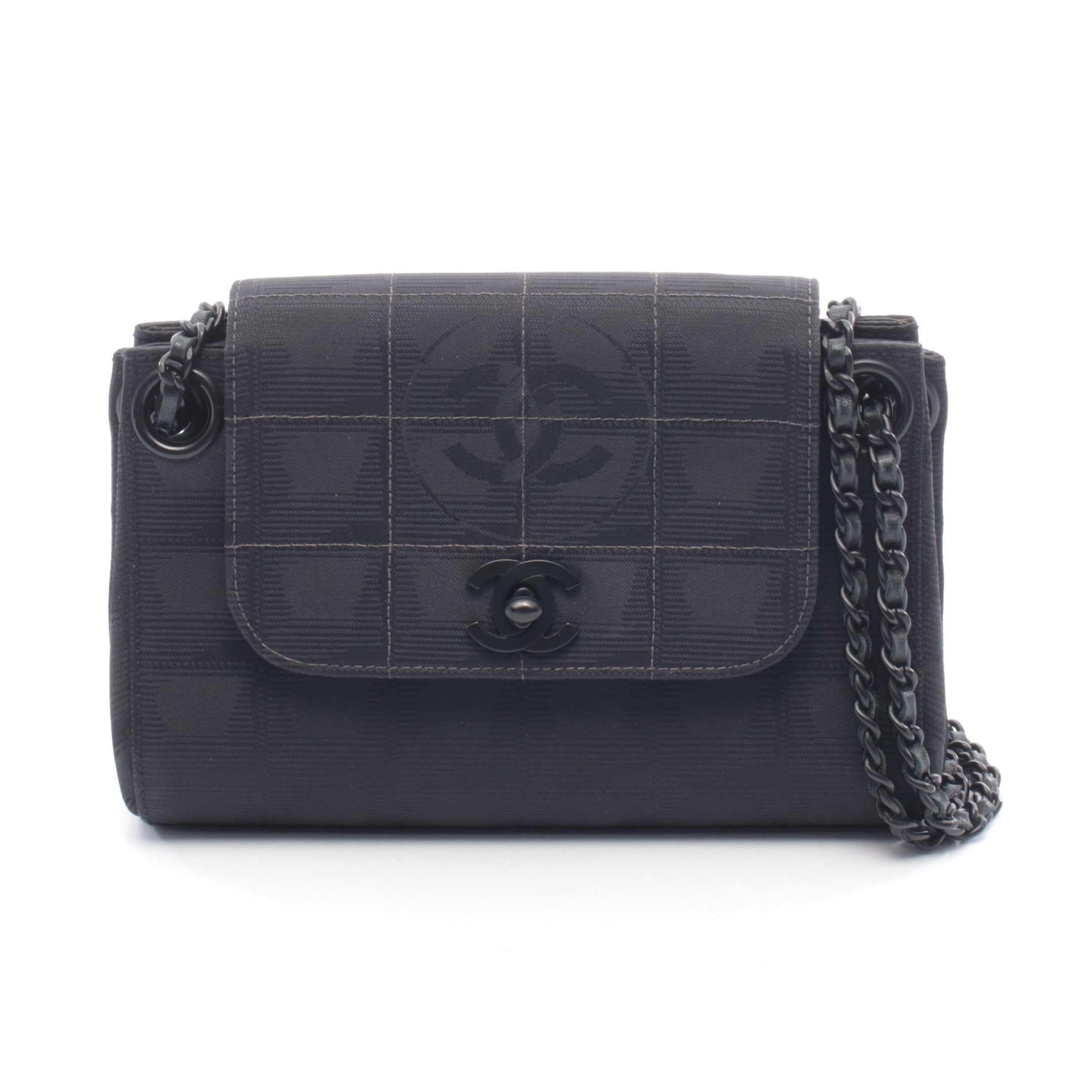 シャネル ニュートラベルライン チェーンショルダーバッグ CHANEL（シャネル） ニュートラベルライン チェーン ショルダーバッグ