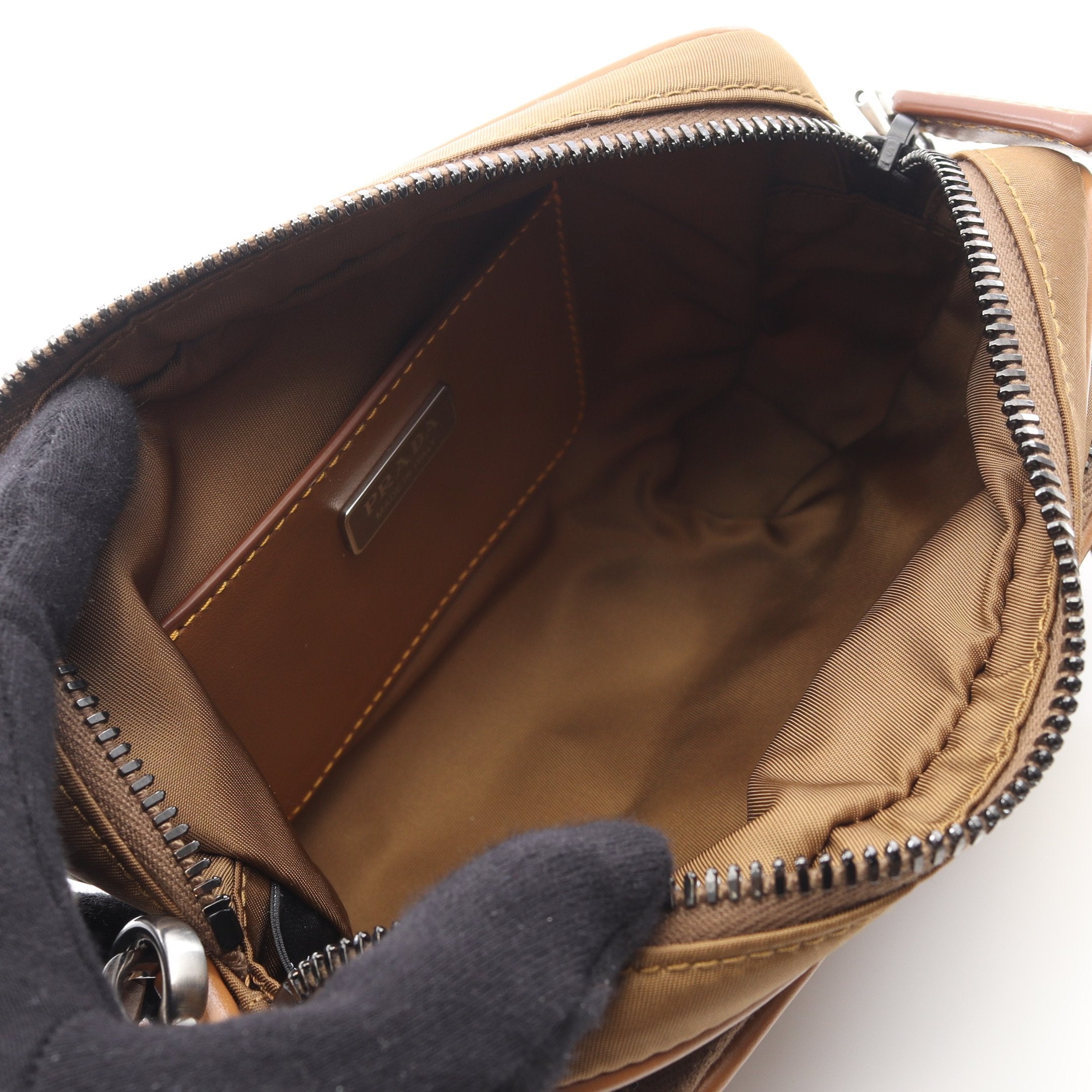 Re-Nylon ショルダーバッグ ナイロン レザー ブラウン プラダ – RECLO