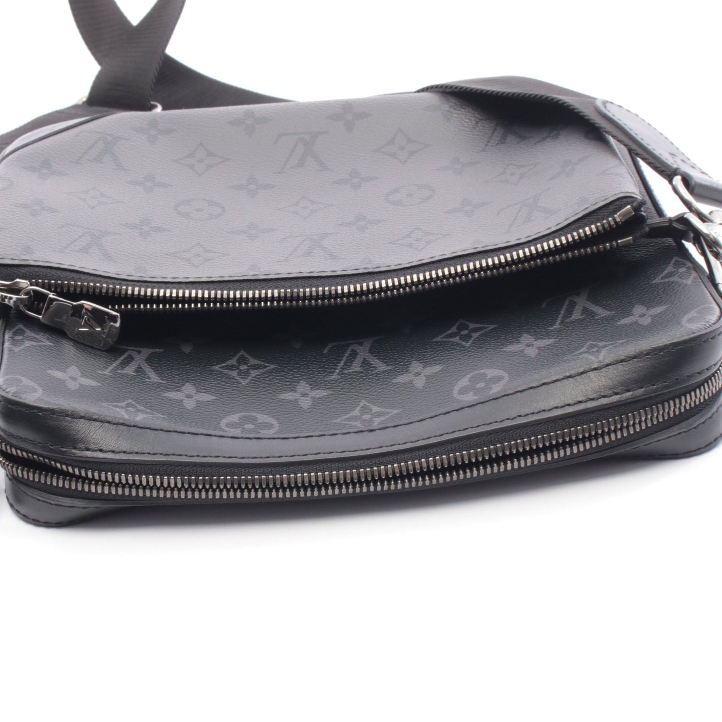 トリオ メッセンジャー モノグラム エクリプス ショルダーバッグ PVC レザー ブラック グレー ルイヴィトン バッグ LOUIS VUITTON